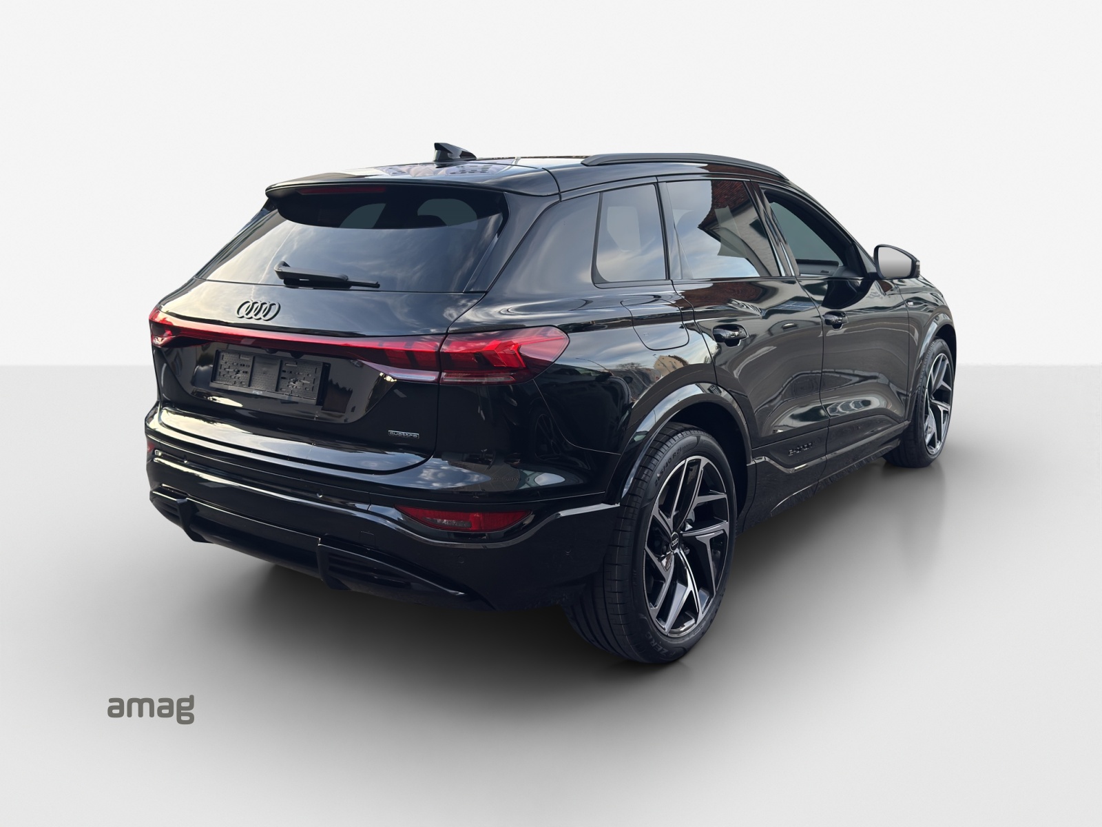 AUDI Q6 e-tron quattro-image-4