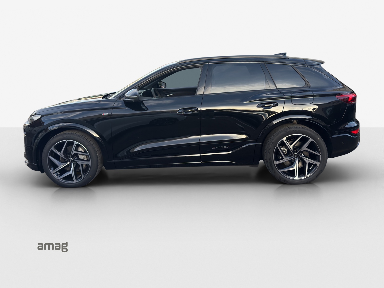 AUDI Q6 e-tron quattro-image-1