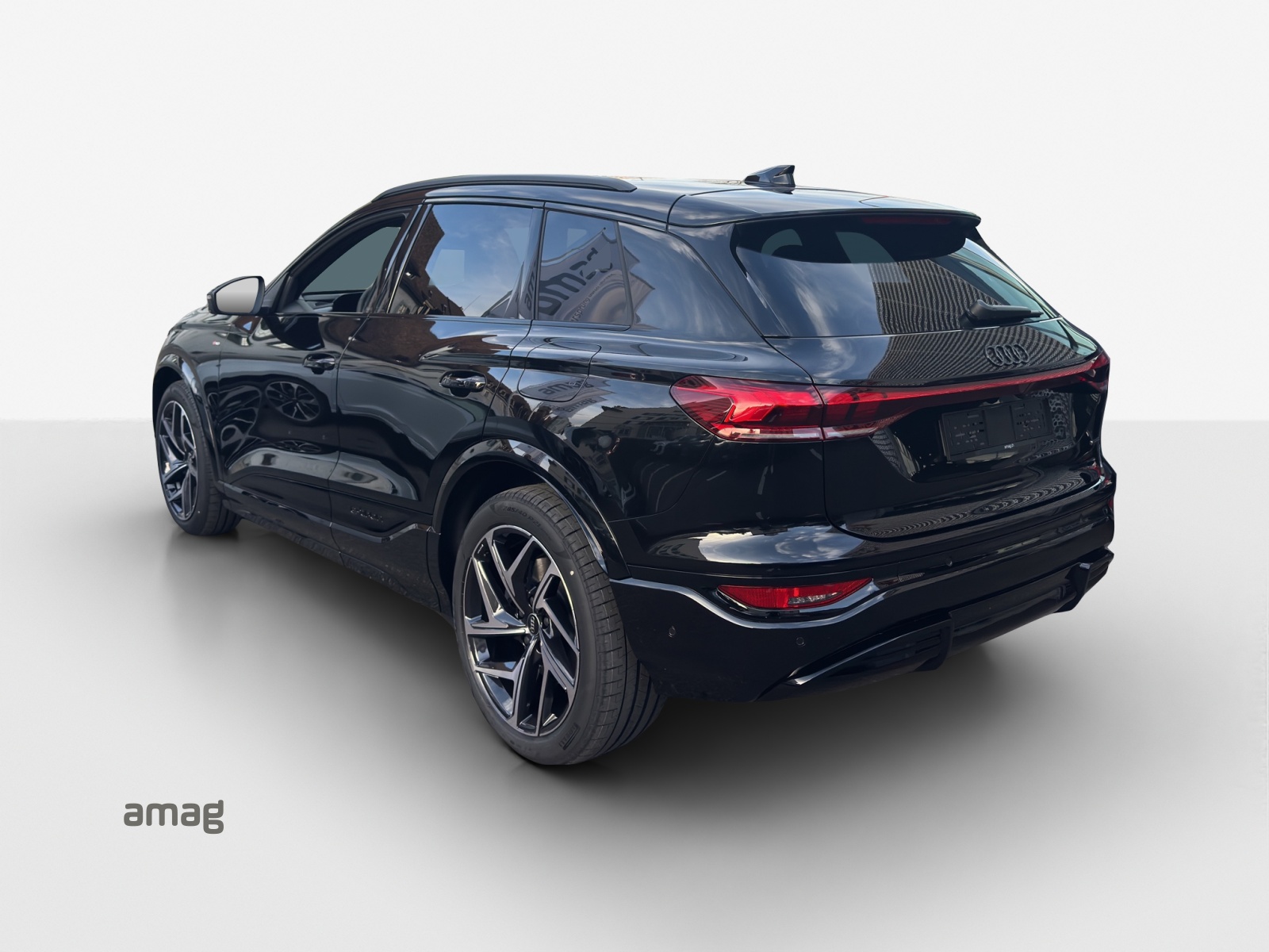 AUDI Q6 e-tron quattro-image-2