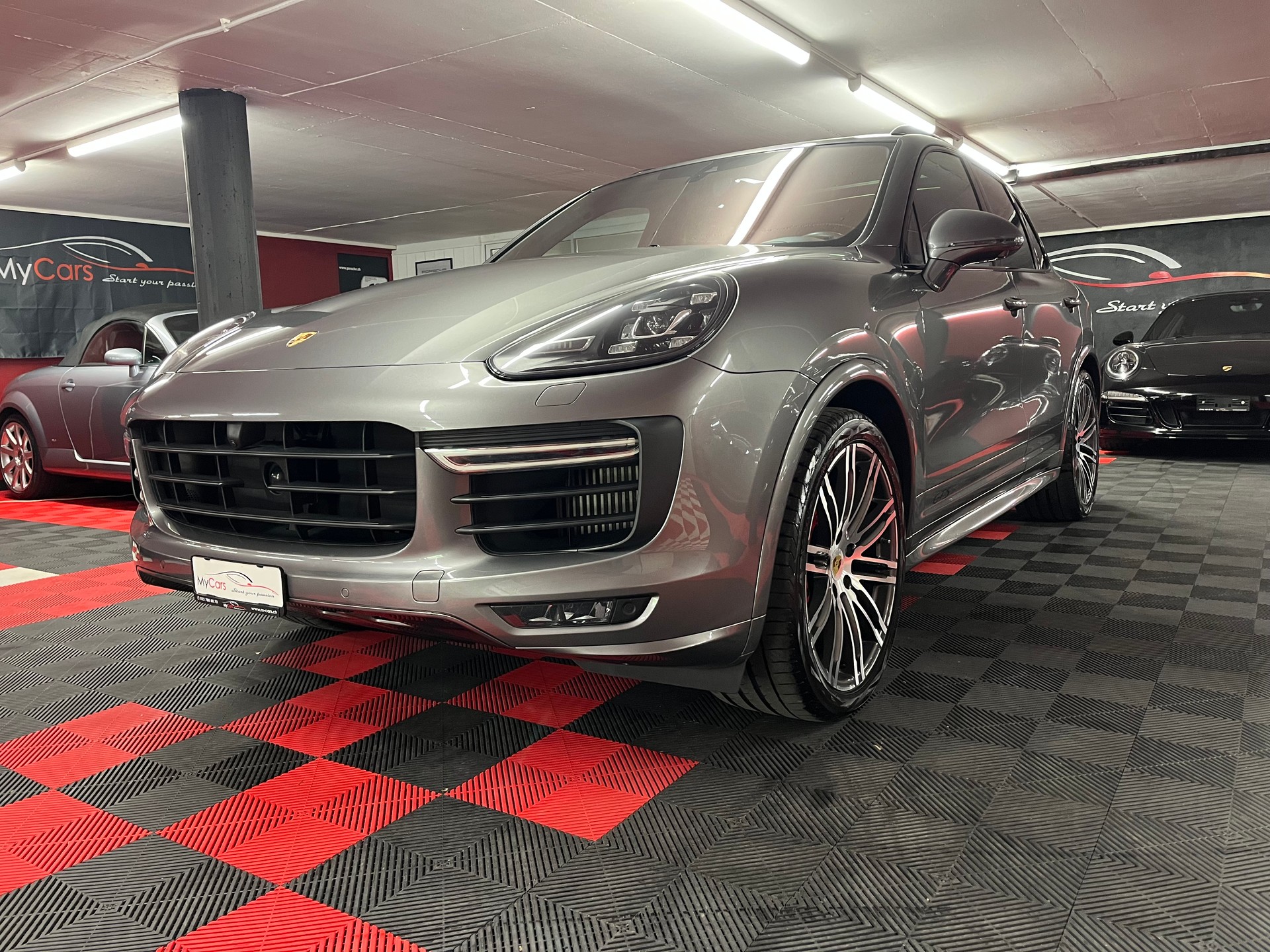 PORSCHE Cayenne GTS-image-1