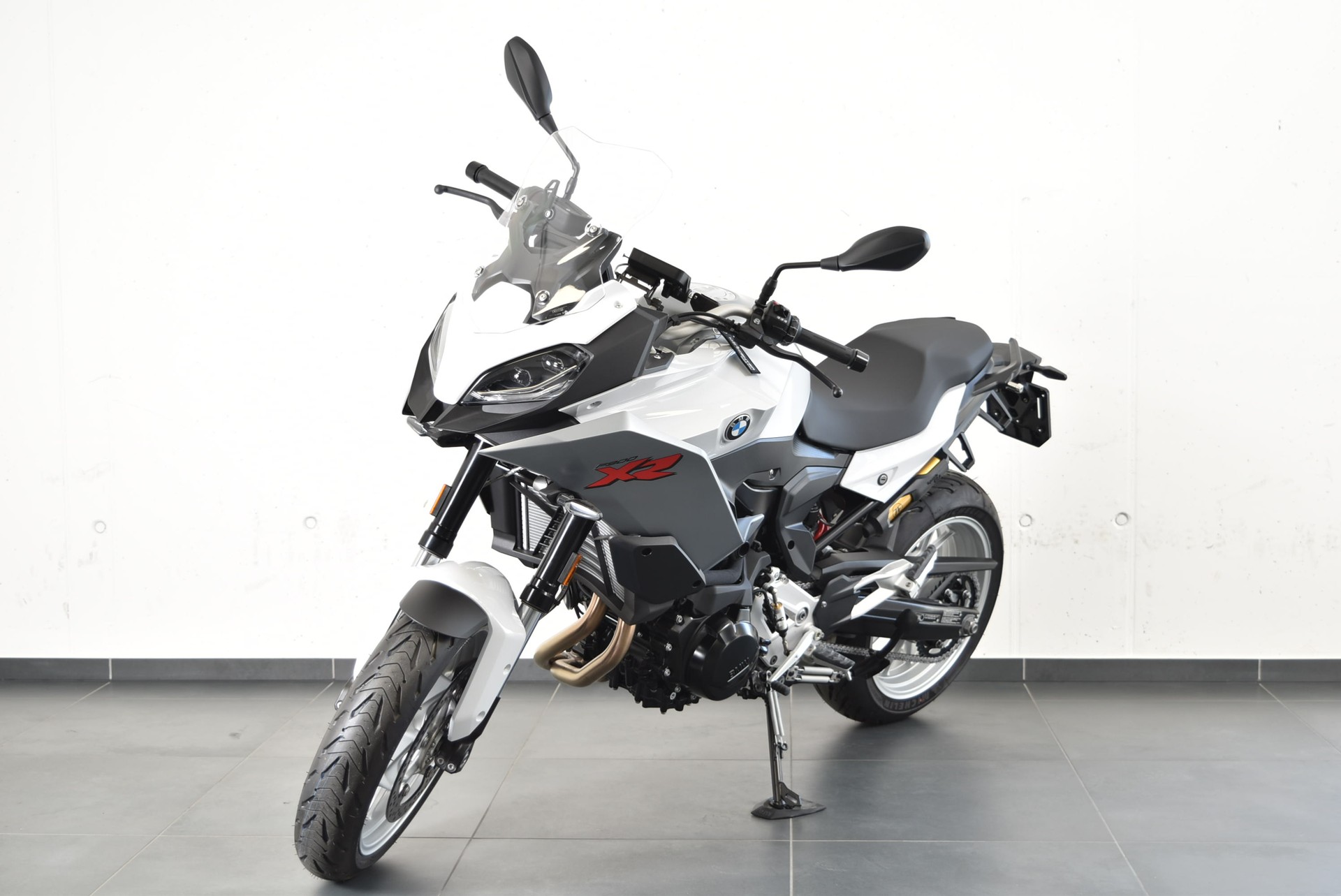 BMW F 900 XR-showroom-element-1