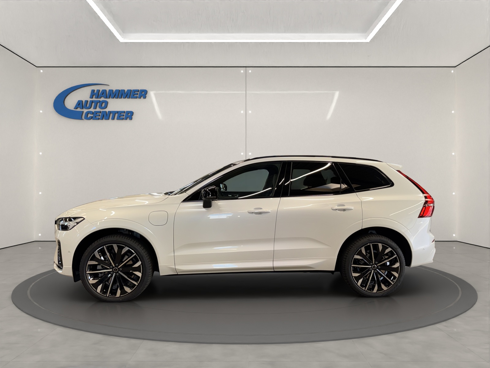 VOLVO XC60 2.0 T6 TE Ultra Dark eAWD-image-1