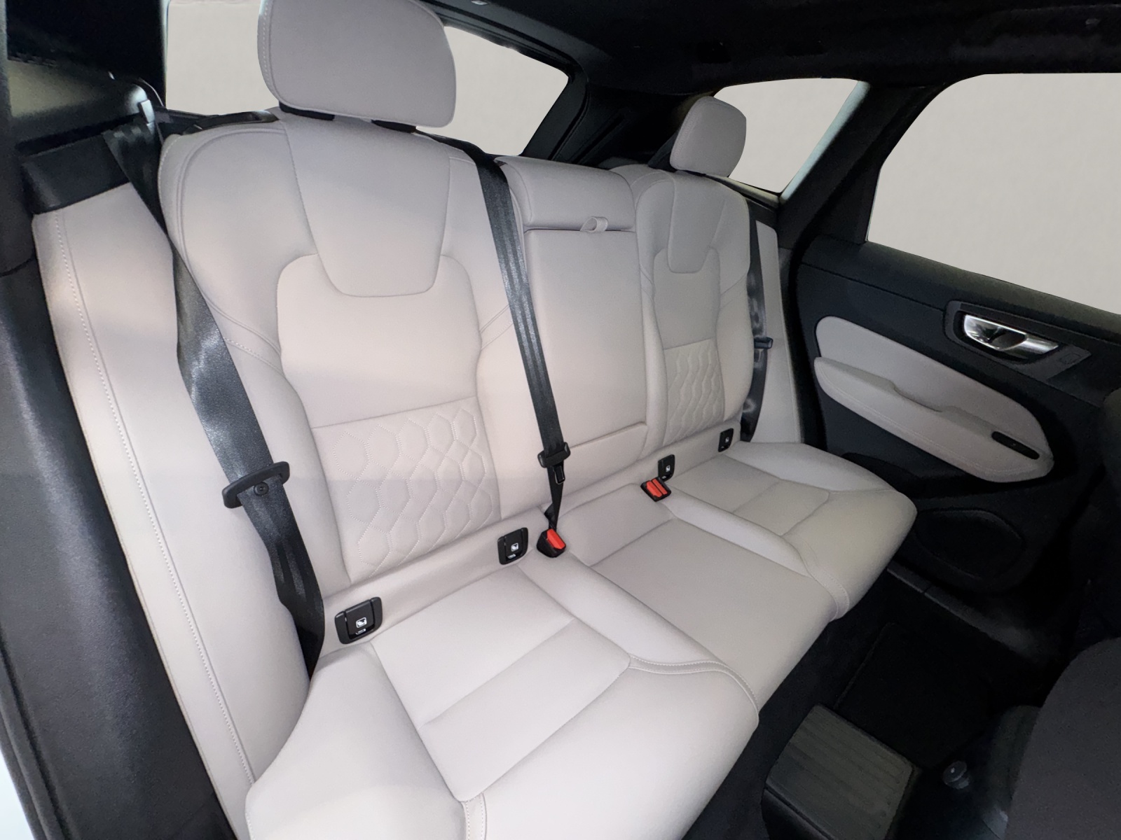 VOLVO XC60 2.0 T6 TE Ultra Dark eAWD-image-9