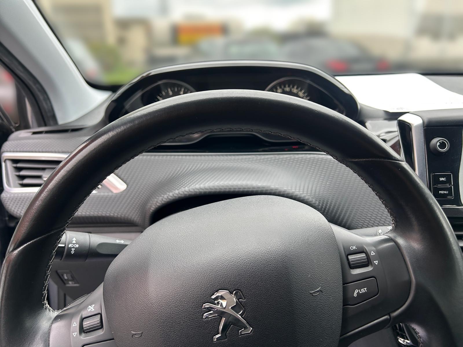 PEUGEOT 2008 1.2 PureTech Active-image-4