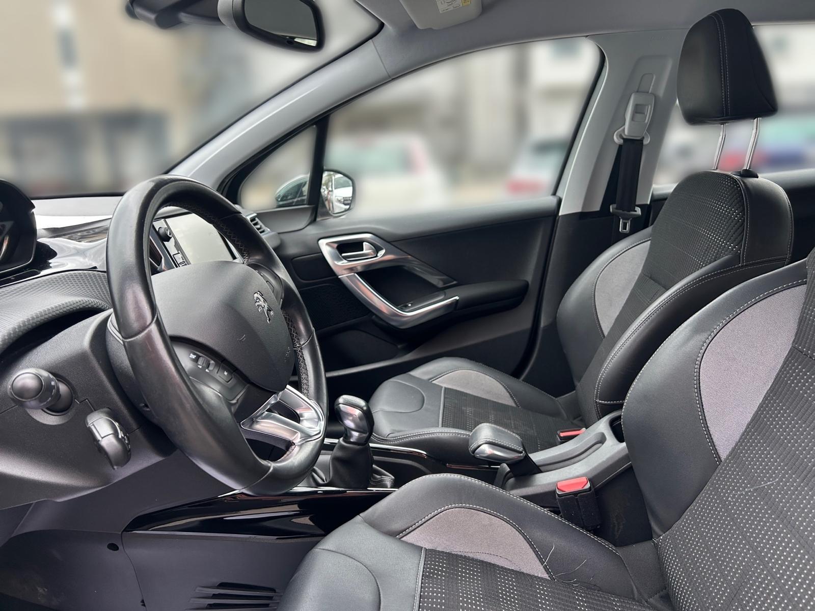 PEUGEOT 2008 1.2 PureTech Active-image-6