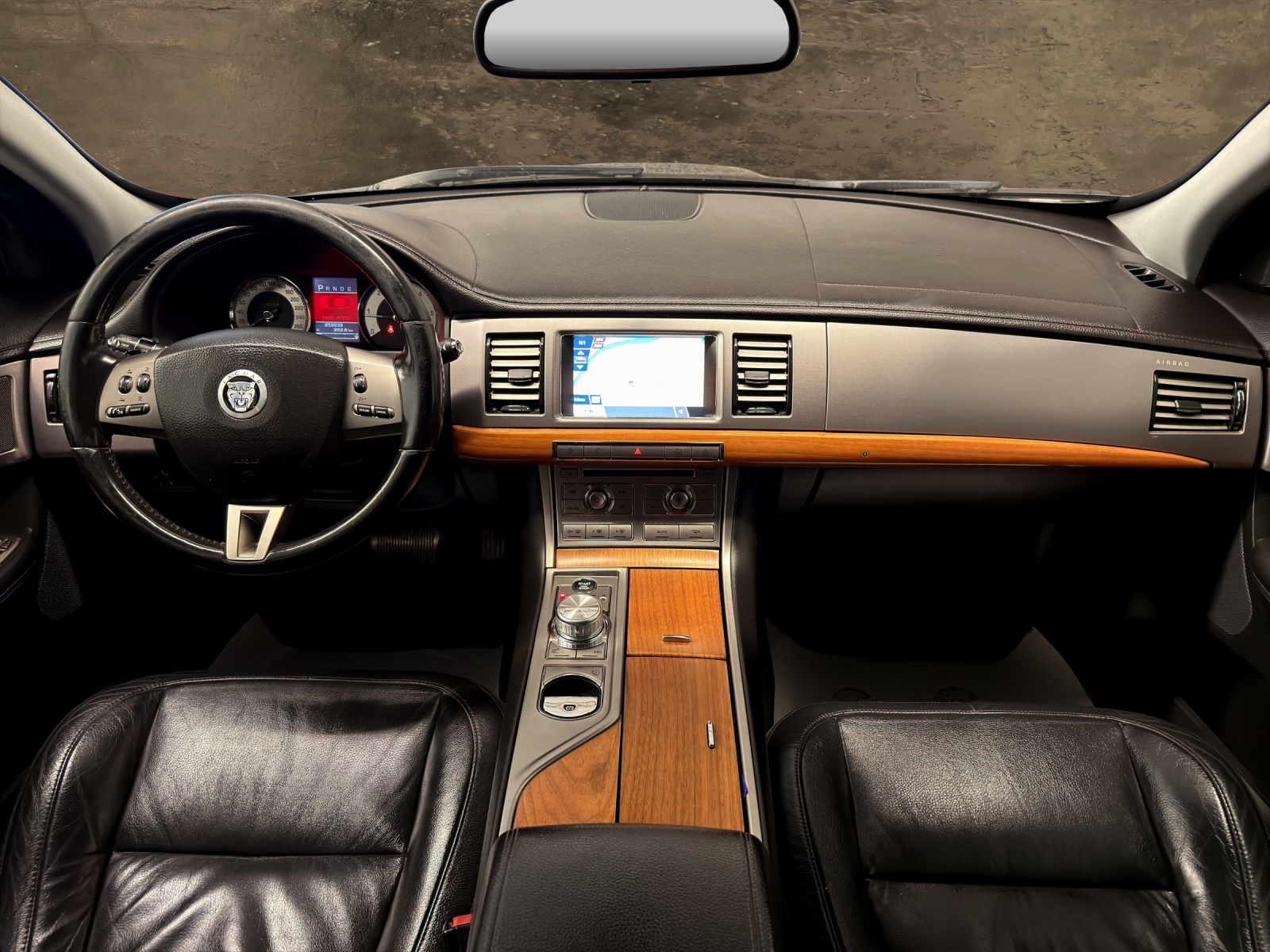 JAGUAR XF 2.7d V6 Luxury-image-3