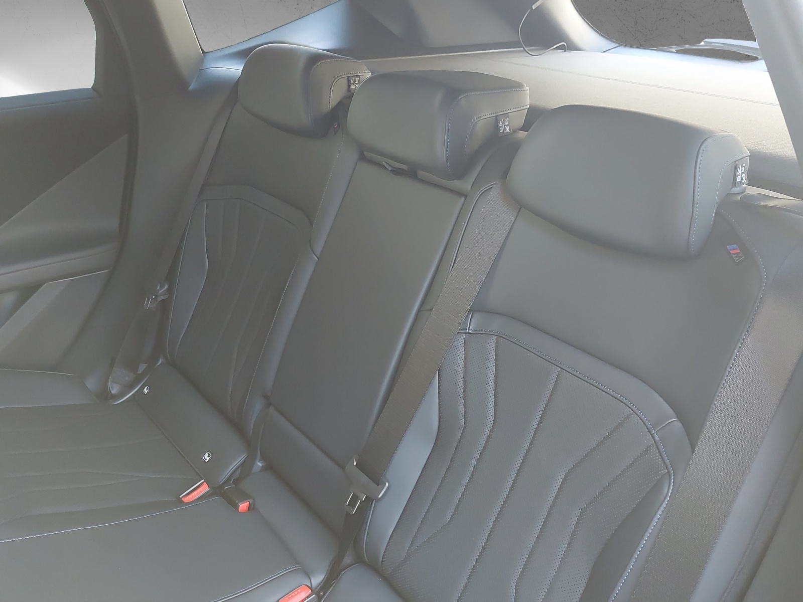 BMW iX3 50 xDrive M Sport-image-16