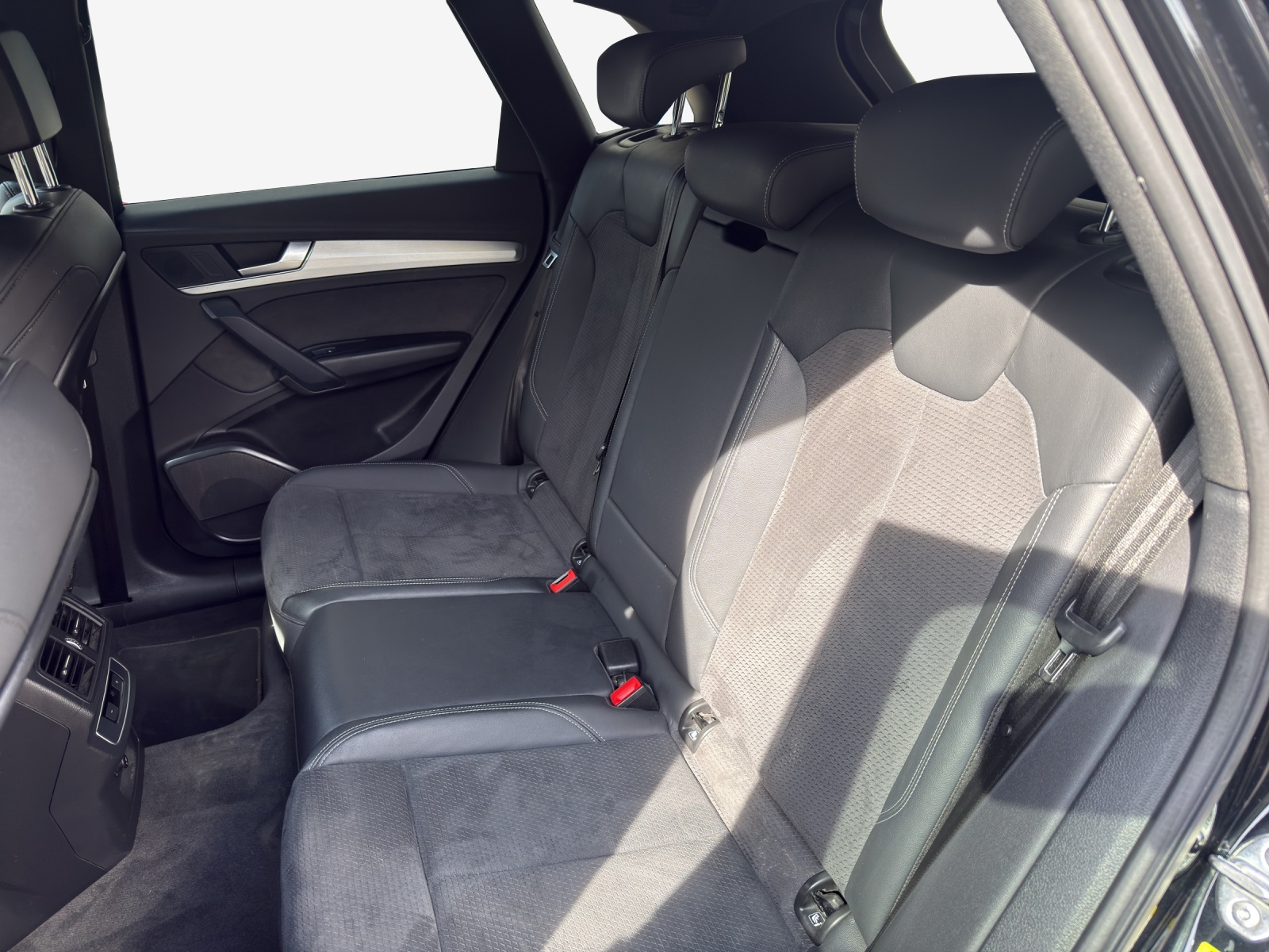 AUDI Q5 45 TFSI S-line quattro S-tronic-image-11