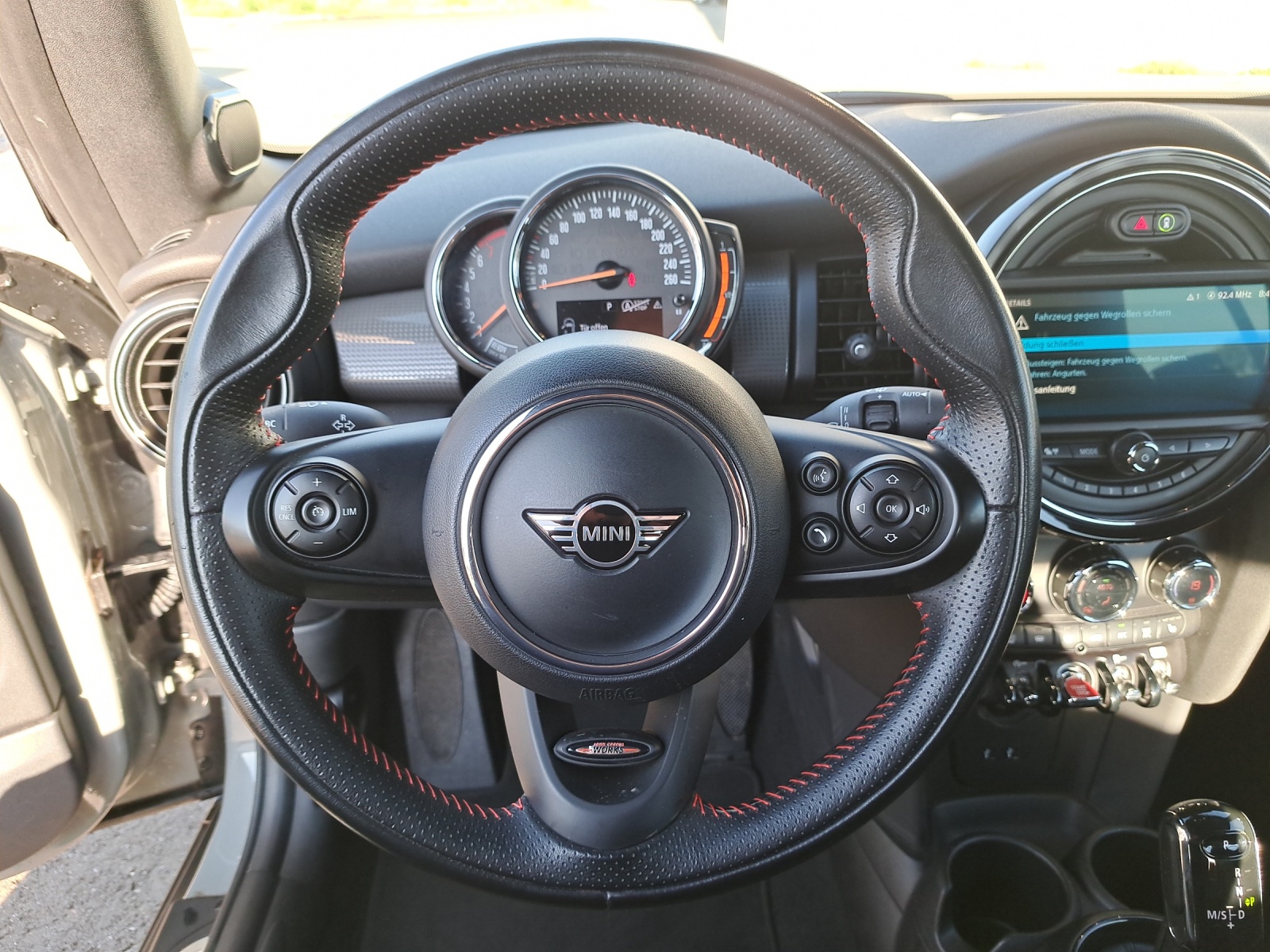 MINI Cabrio F57 1.5i Cooper-image-22