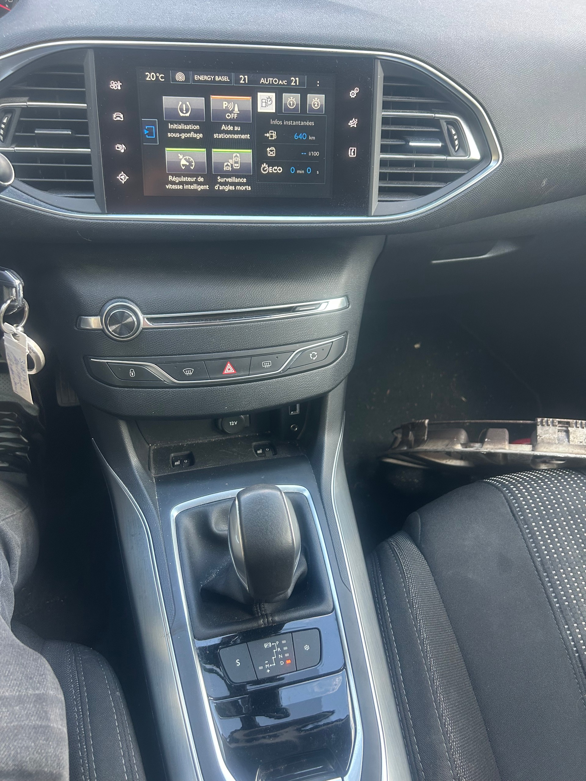 PEUGEOT 308 SW 1.2 THP Féline Automatic-image-5