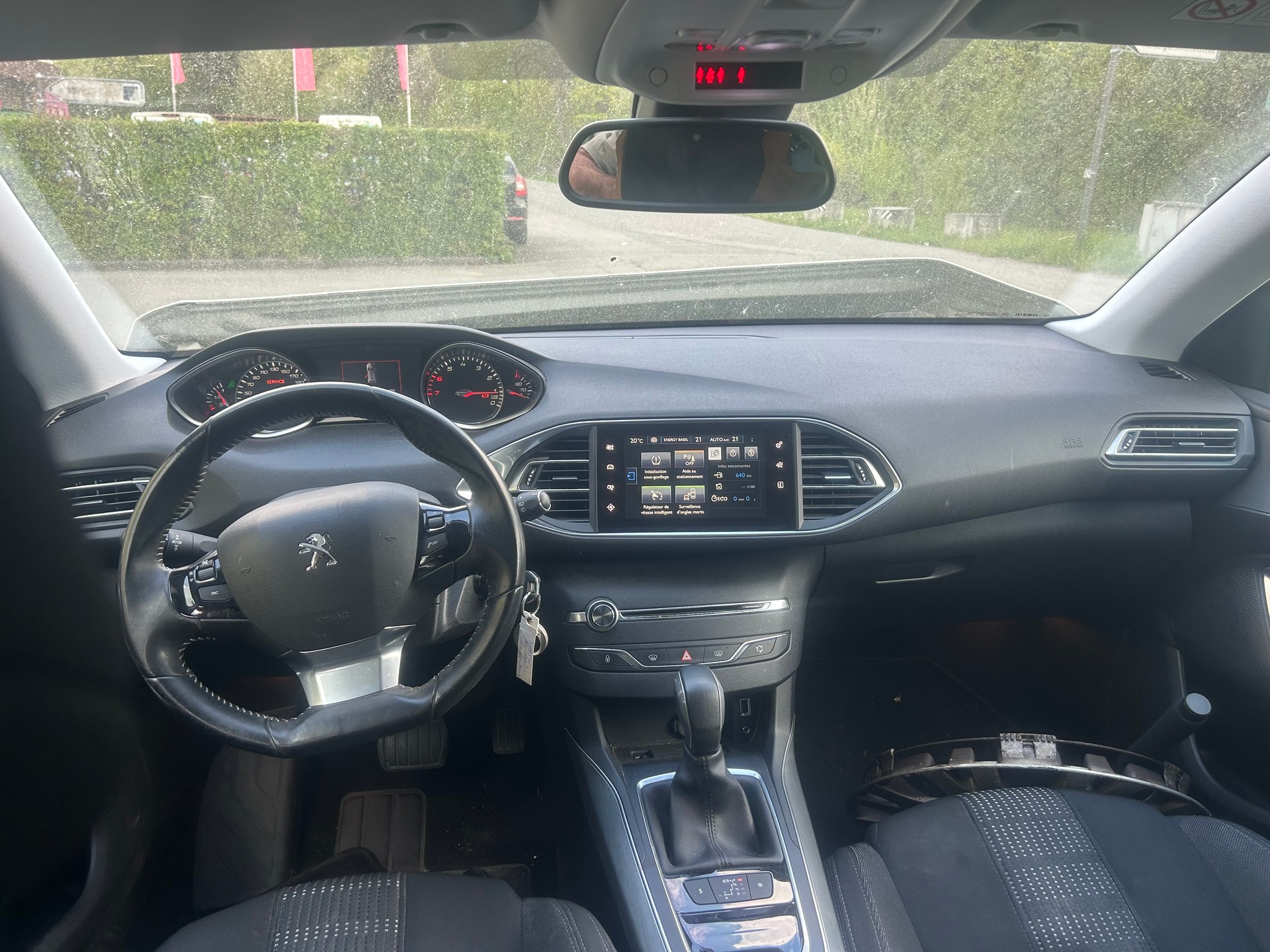 PEUGEOT 308 SW 1.2 THP Féline Automatic-image-3