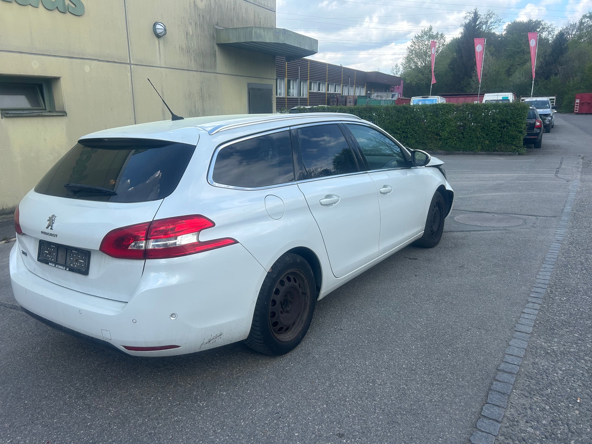 PEUGEOT 308 SW 1.2 THP Féline Automatic-image-1