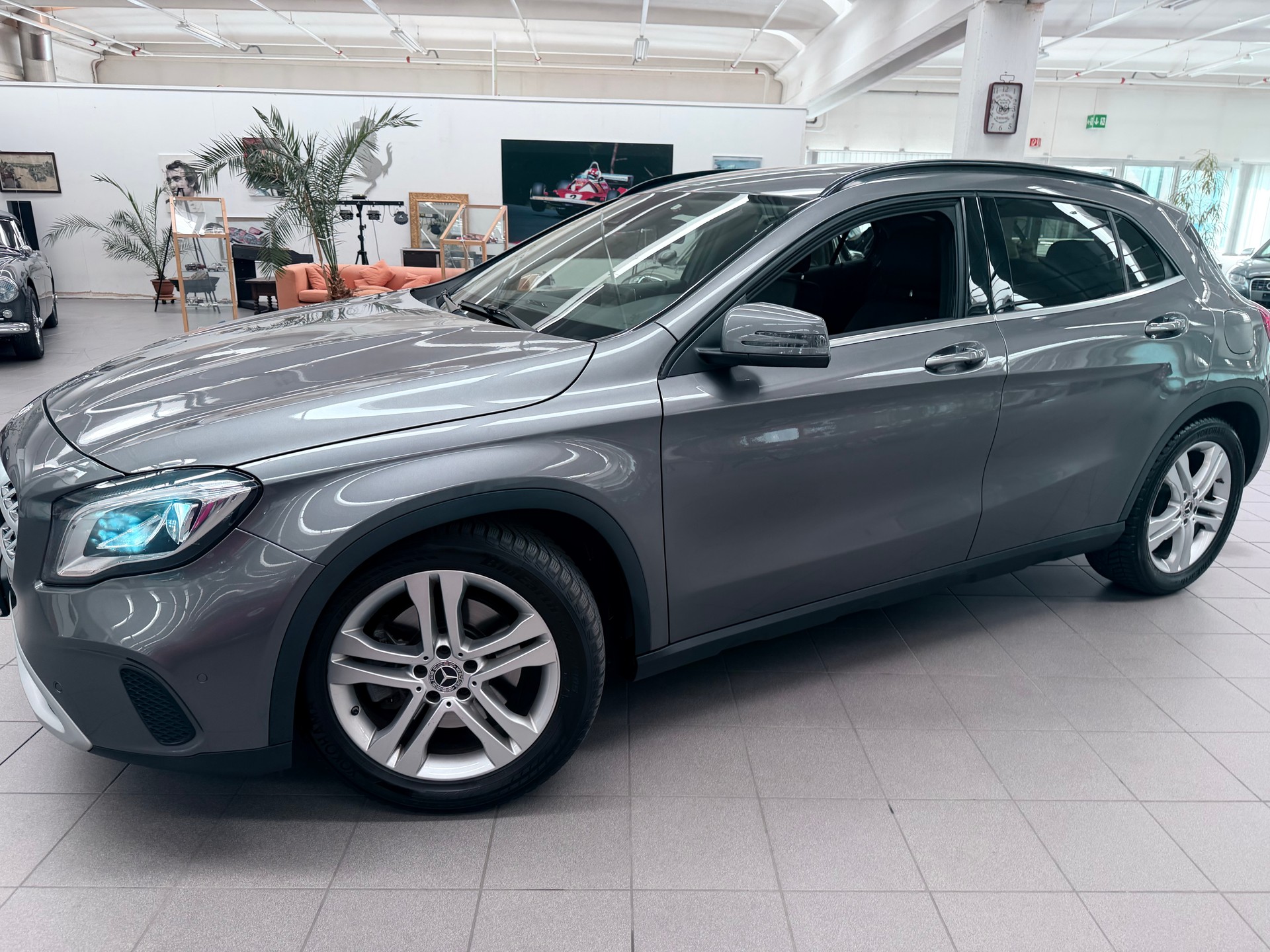 MERCEDES-BENZ GLA 220 4Matic 7G-DCT-image-2