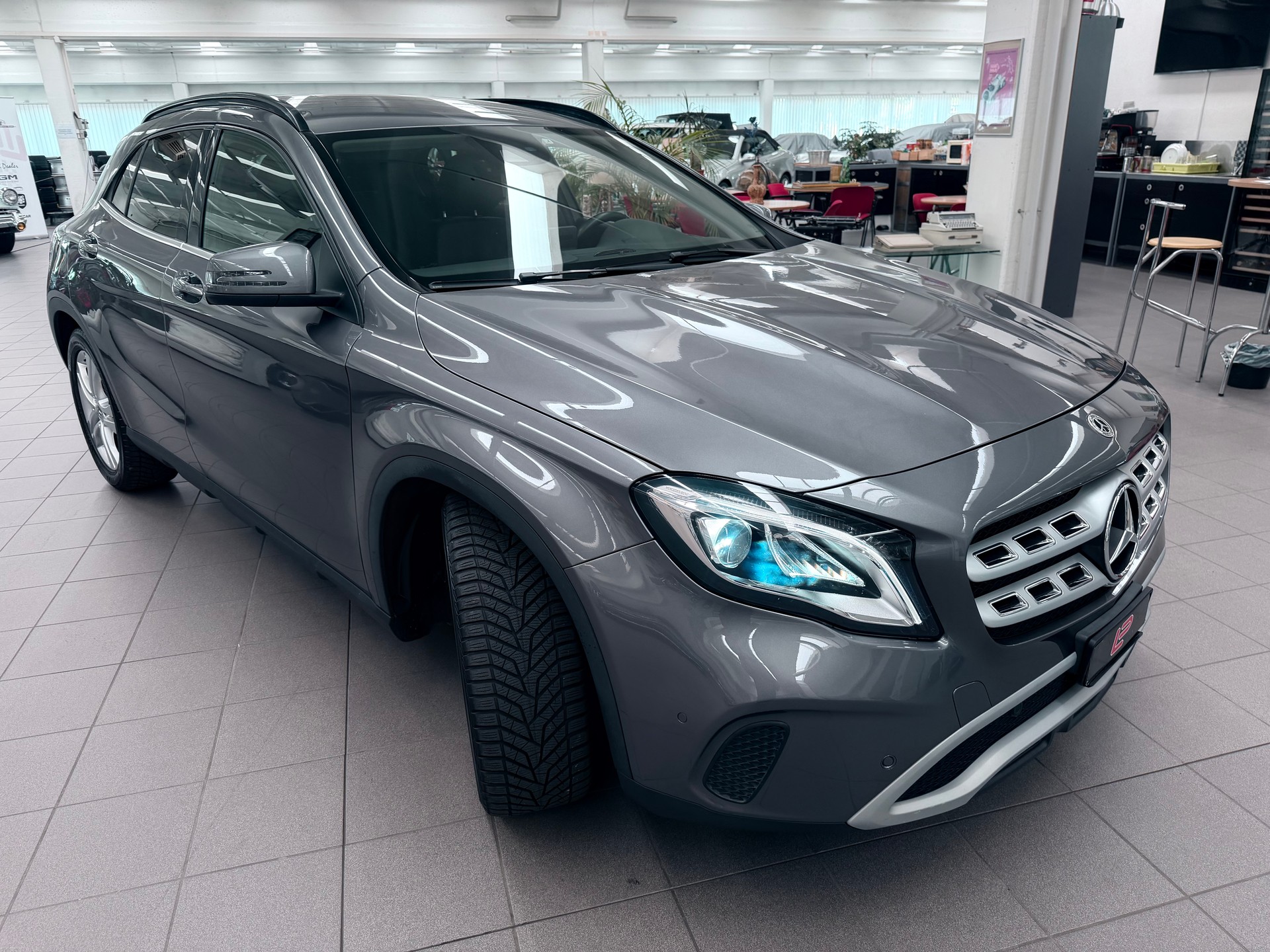 MERCEDES-BENZ GLA 220 4Matic 7G-DCT-image-1
