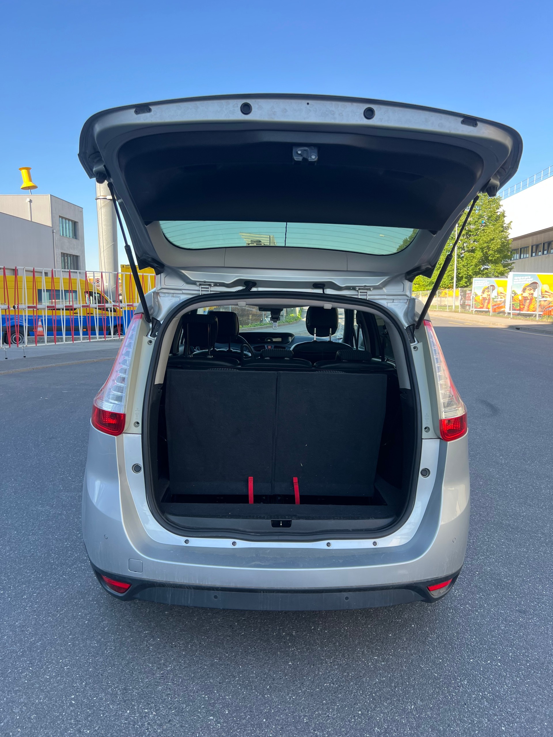RENAULT Grand Scénic 1.9 dCi Expression-image-15