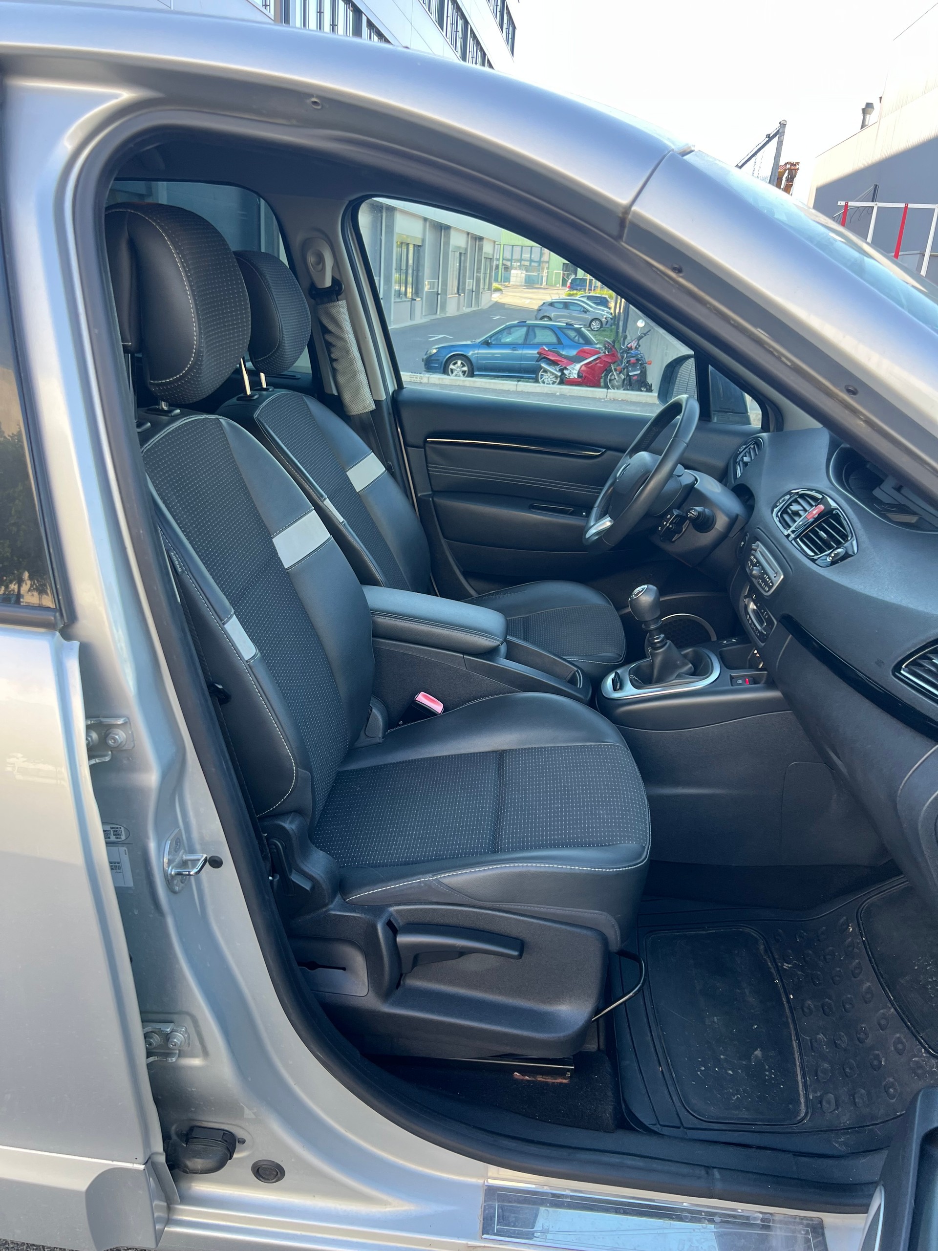 RENAULT Grand Scénic 1.9 dCi Expression-image-13