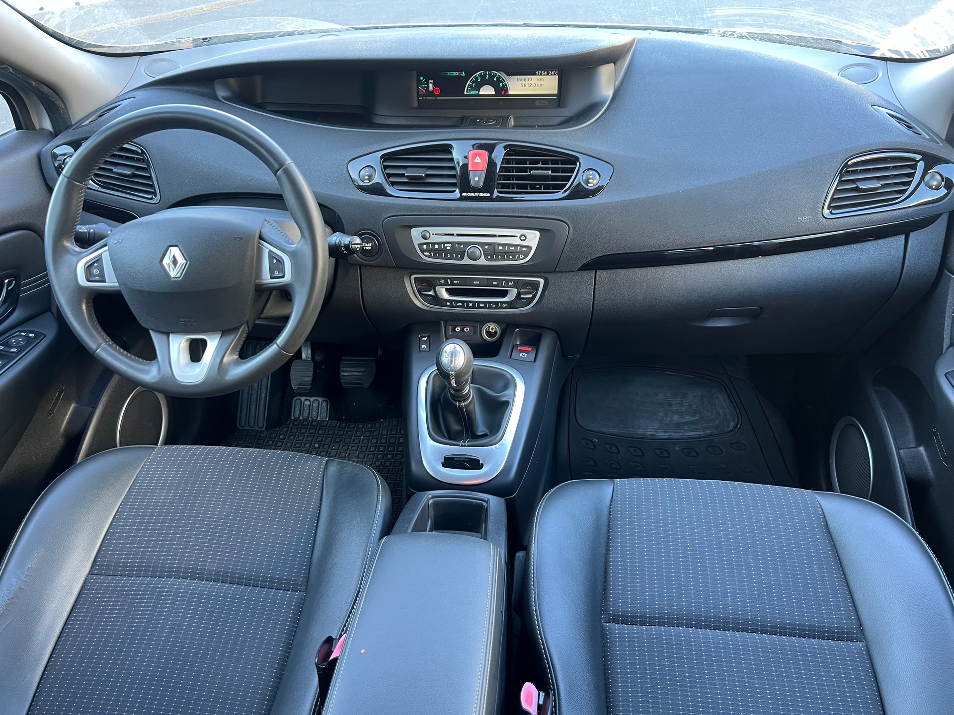 RENAULT Grand Scénic 1.9 dCi Expression-image-9