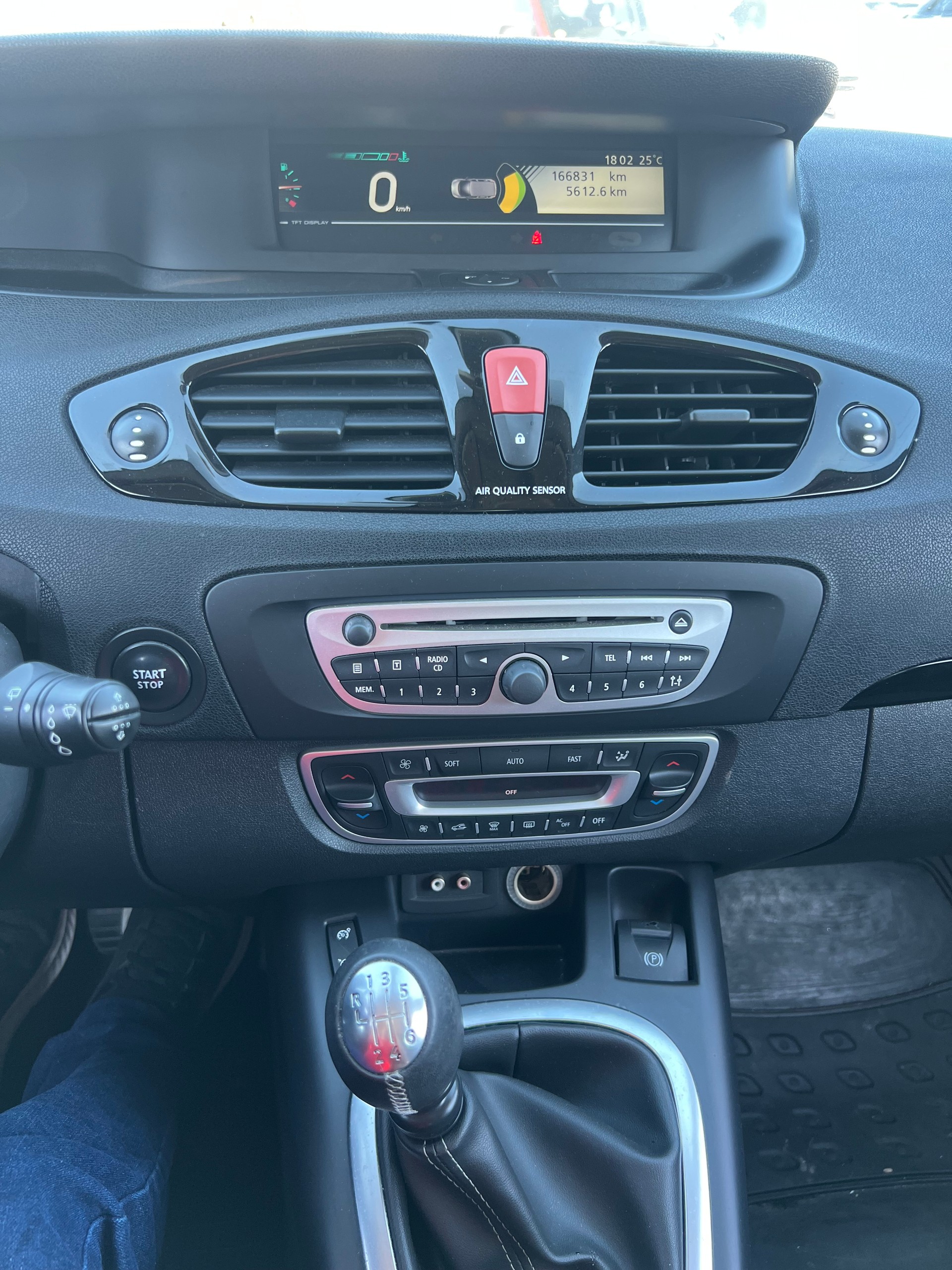 RENAULT Grand Scénic 1.9 dCi Expression-image-12