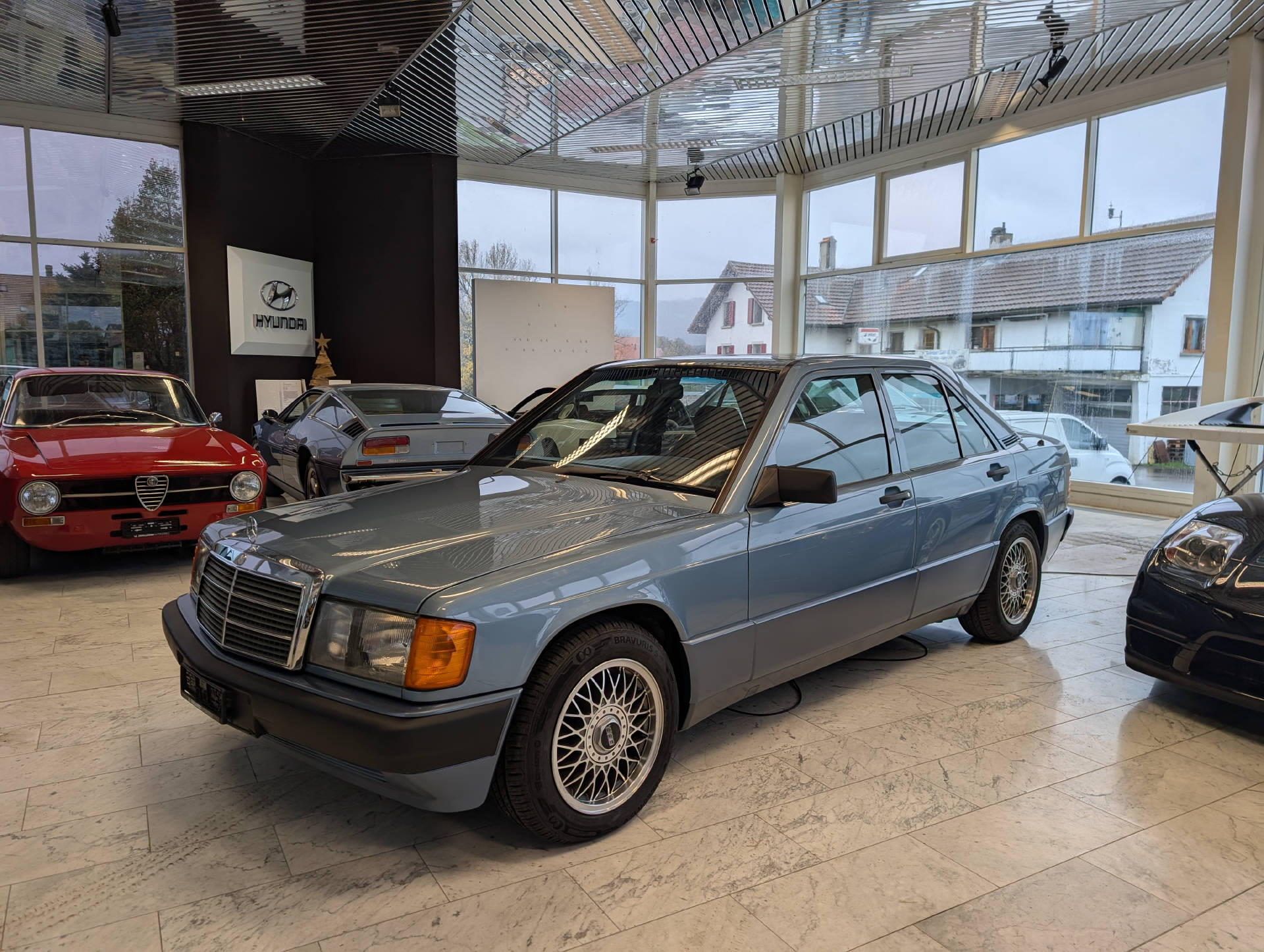 MERCEDES-BENZ E190 2.6-image-2