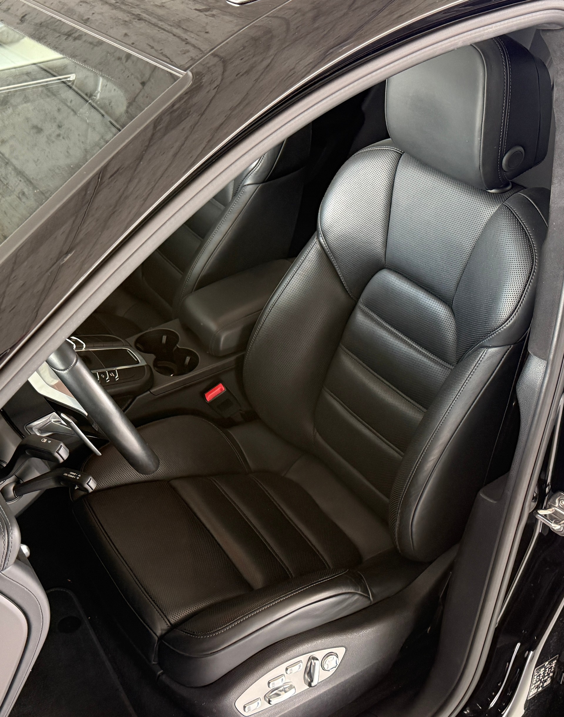 PORSCHE Macan Turbo PDK ***CH-Fahrzeug***Panoramadach***Distanzregler***Lenkradheizung***Luftfederung***Neuwertig***-image-10