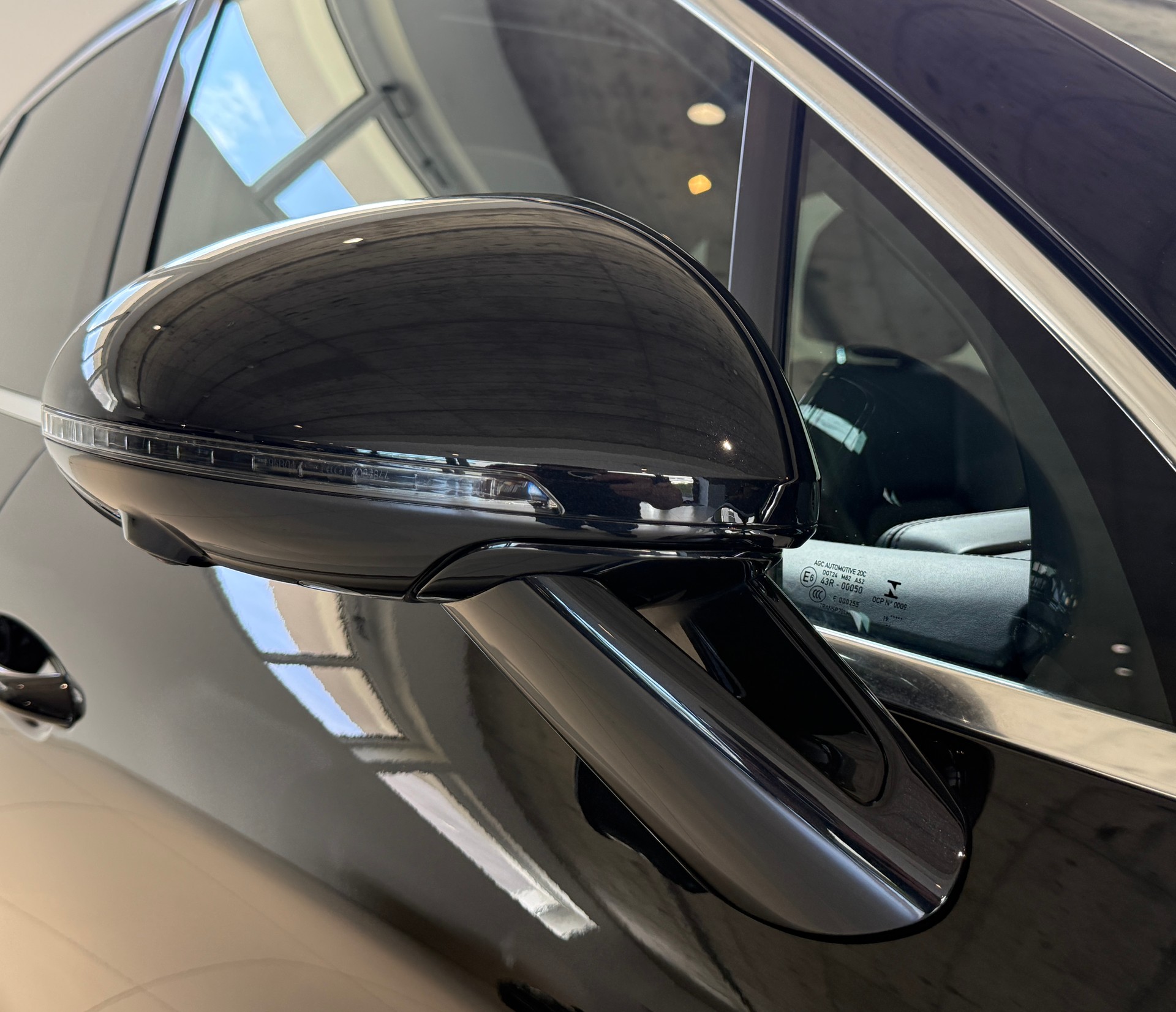 PORSCHE Macan Turbo PDK ***CH-Fahrzeug***Panoramadach***Distanzregler***Lenkradheizung***Luftfederung***Neuwertig***-image-7