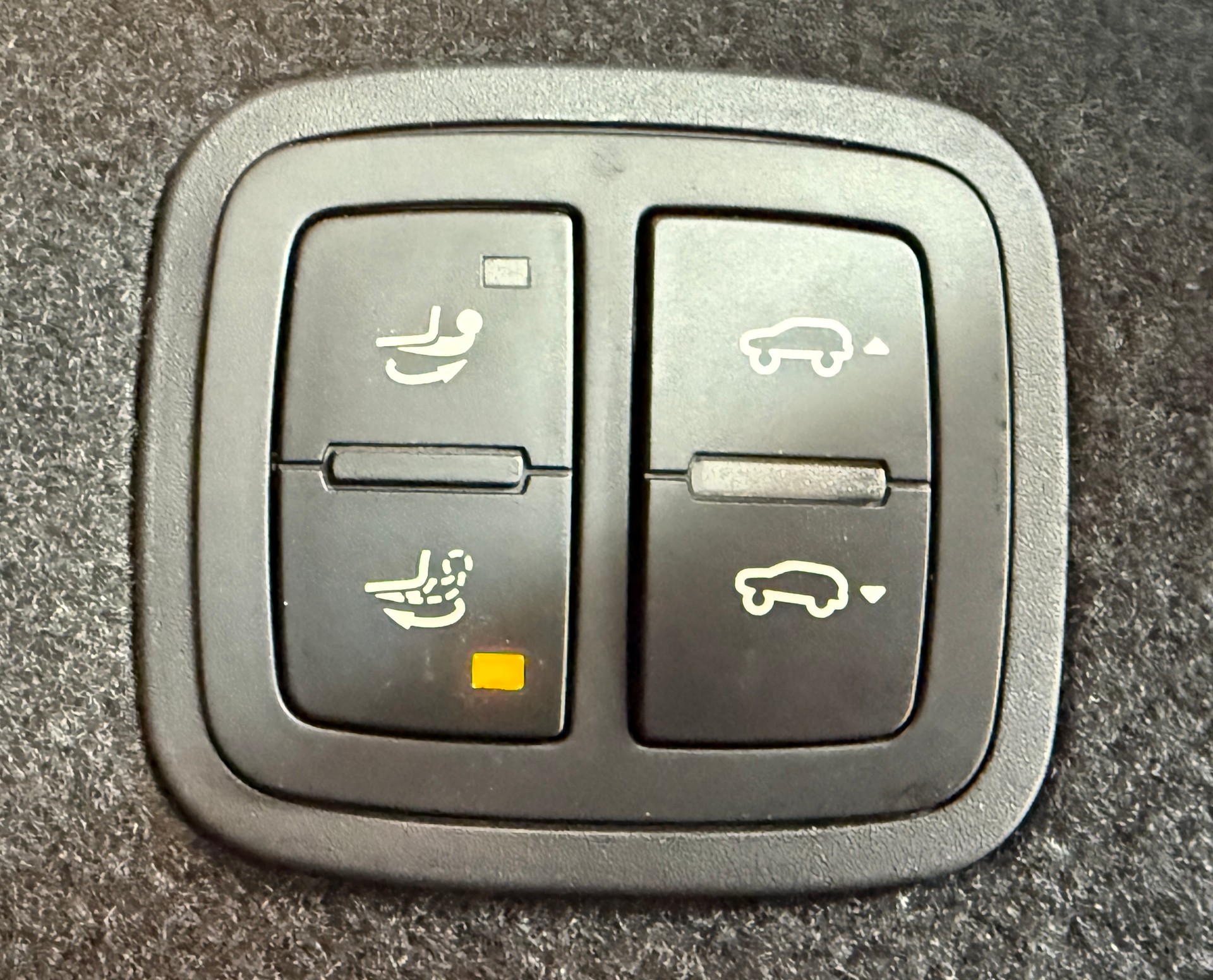 PORSCHE Macan Turbo PDK ***CH-Fahrzeug***Panoramadach***Distanzregler***Lenkradheizung***Luftfederung***Neuwertig***-image-38