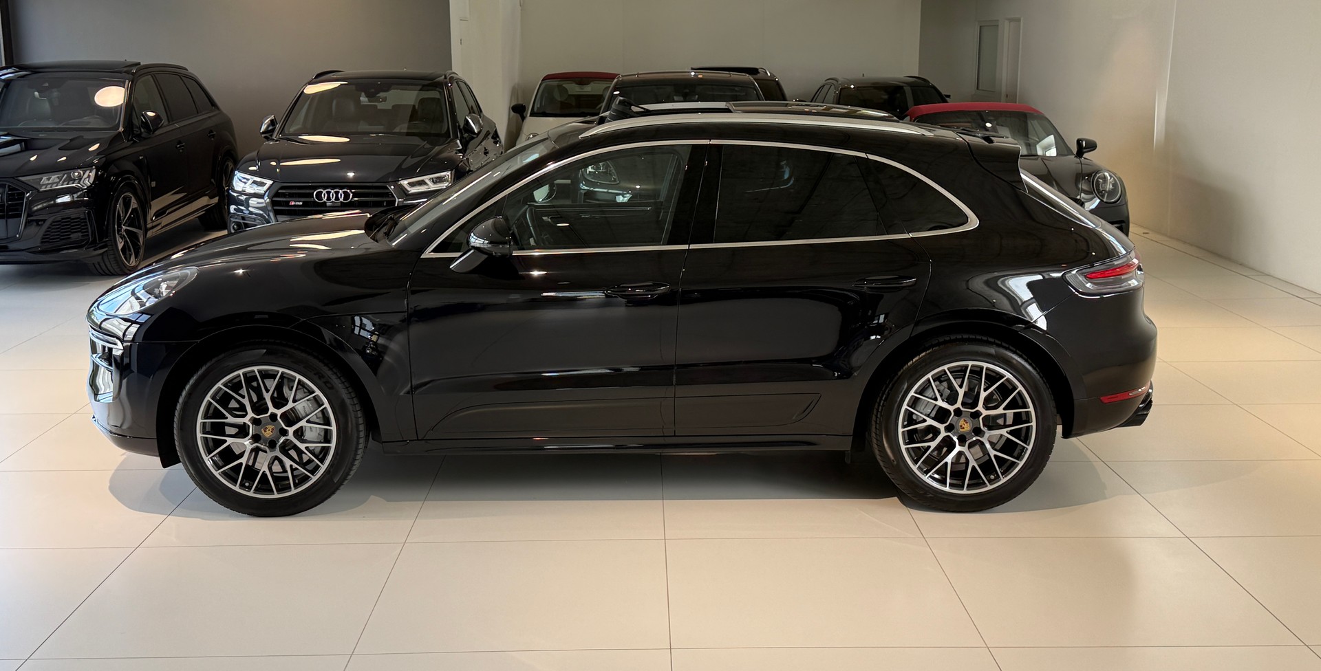 PORSCHE Macan Turbo PDK ***CH-Fahrzeug***Panoramadach***Distanzregler***Lenkradheizung***Luftfederung***Neuwertig***-image-4