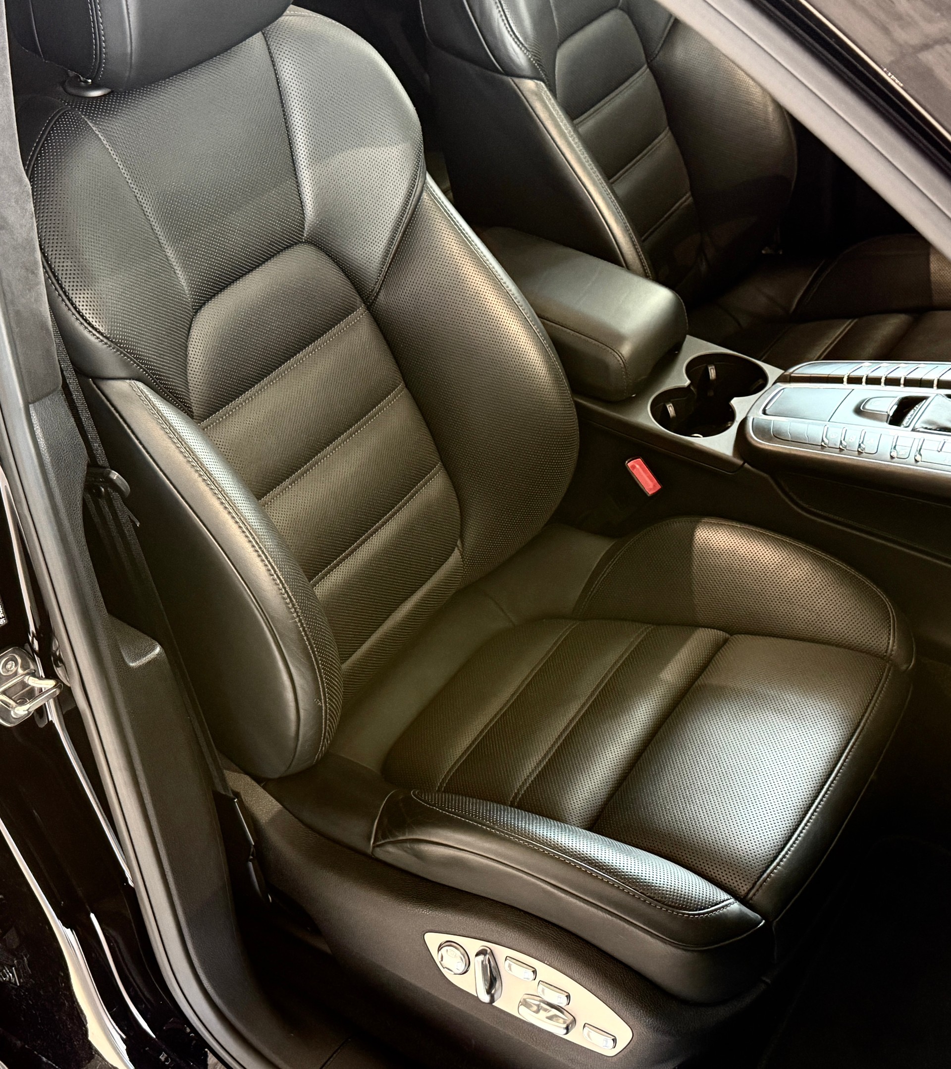 PORSCHE Macan Turbo PDK ***CH-Fahrzeug***Panoramadach***Distanzregler***Lenkradheizung***Luftfederung***Neuwertig***-image-43