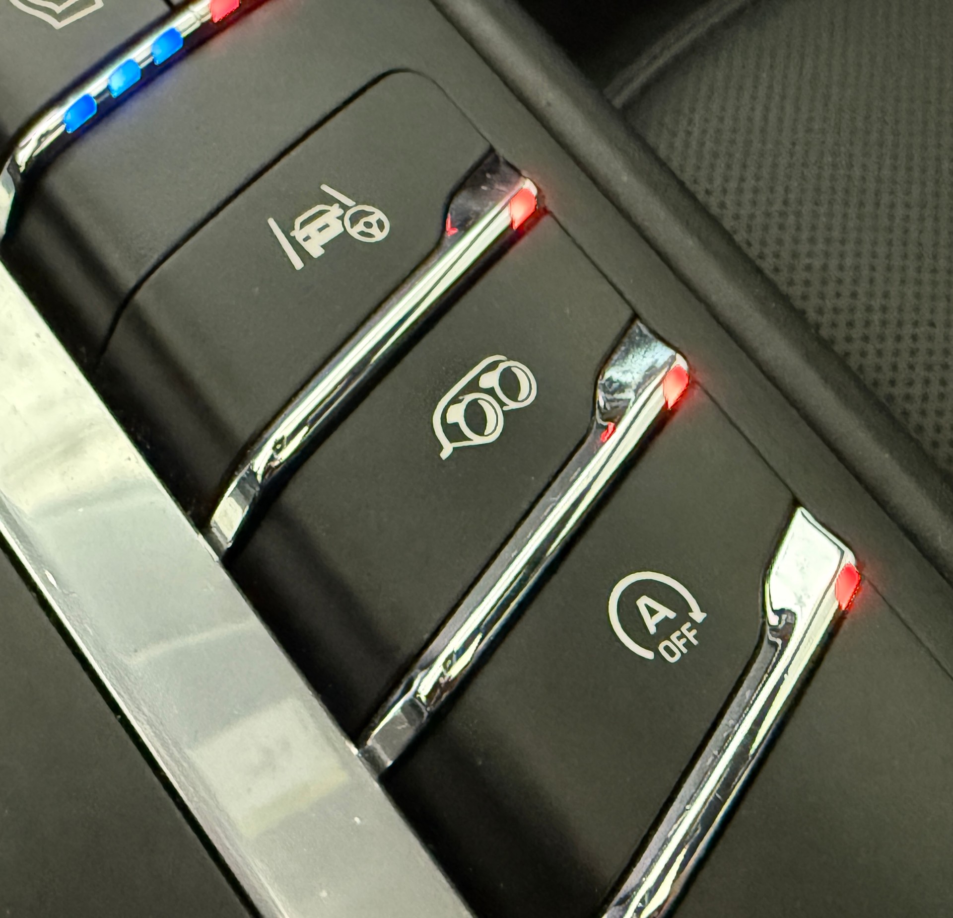 PORSCHE Macan Turbo PDK ***CH-Fahrzeug***Panoramadach***Distanzregler***Lenkradheizung***Luftfederung***Neuwertig***-image-23