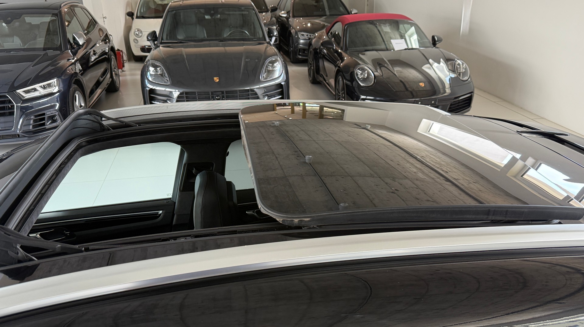 PORSCHE Macan Turbo PDK ***CH-Fahrzeug***Panoramadach***Distanzregler***Lenkradheizung***Luftfederung***Neuwertig***-image-6