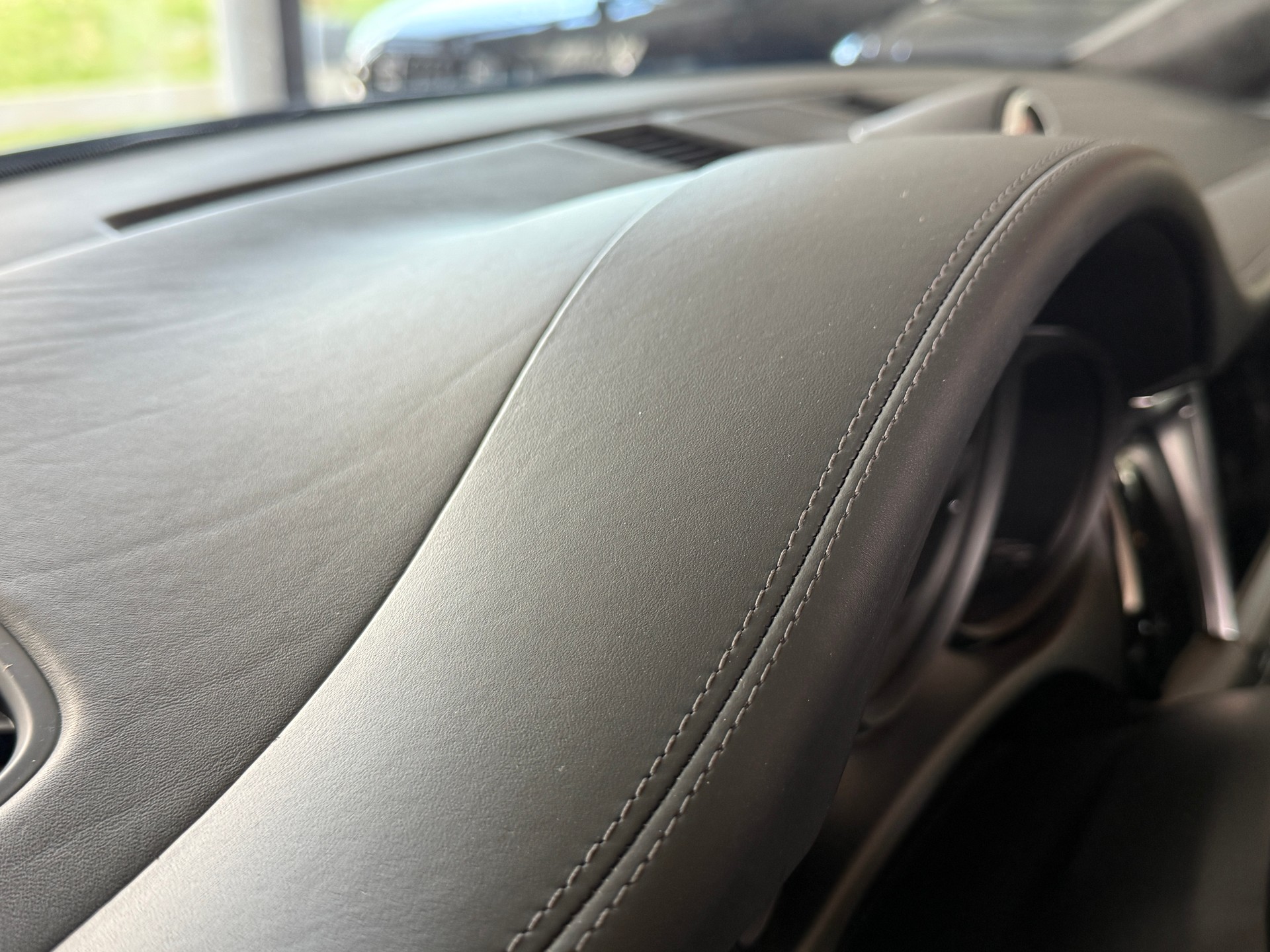 PORSCHE Macan Turbo PDK ***CH-Fahrzeug***Panoramadach***Distanzregler***Lenkradheizung***Luftfederung***Neuwertig***-image-16