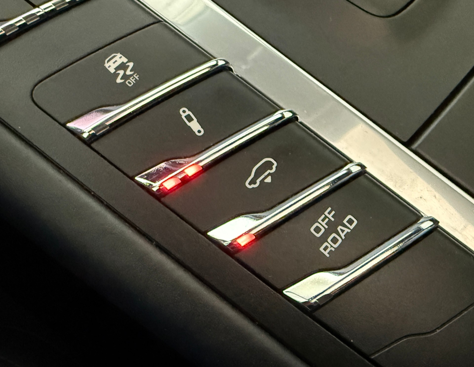 PORSCHE Macan Turbo PDK ***CH-Fahrzeug***Panoramadach***Distanzregler***Lenkradheizung***Luftfederung***Neuwertig***-image-22