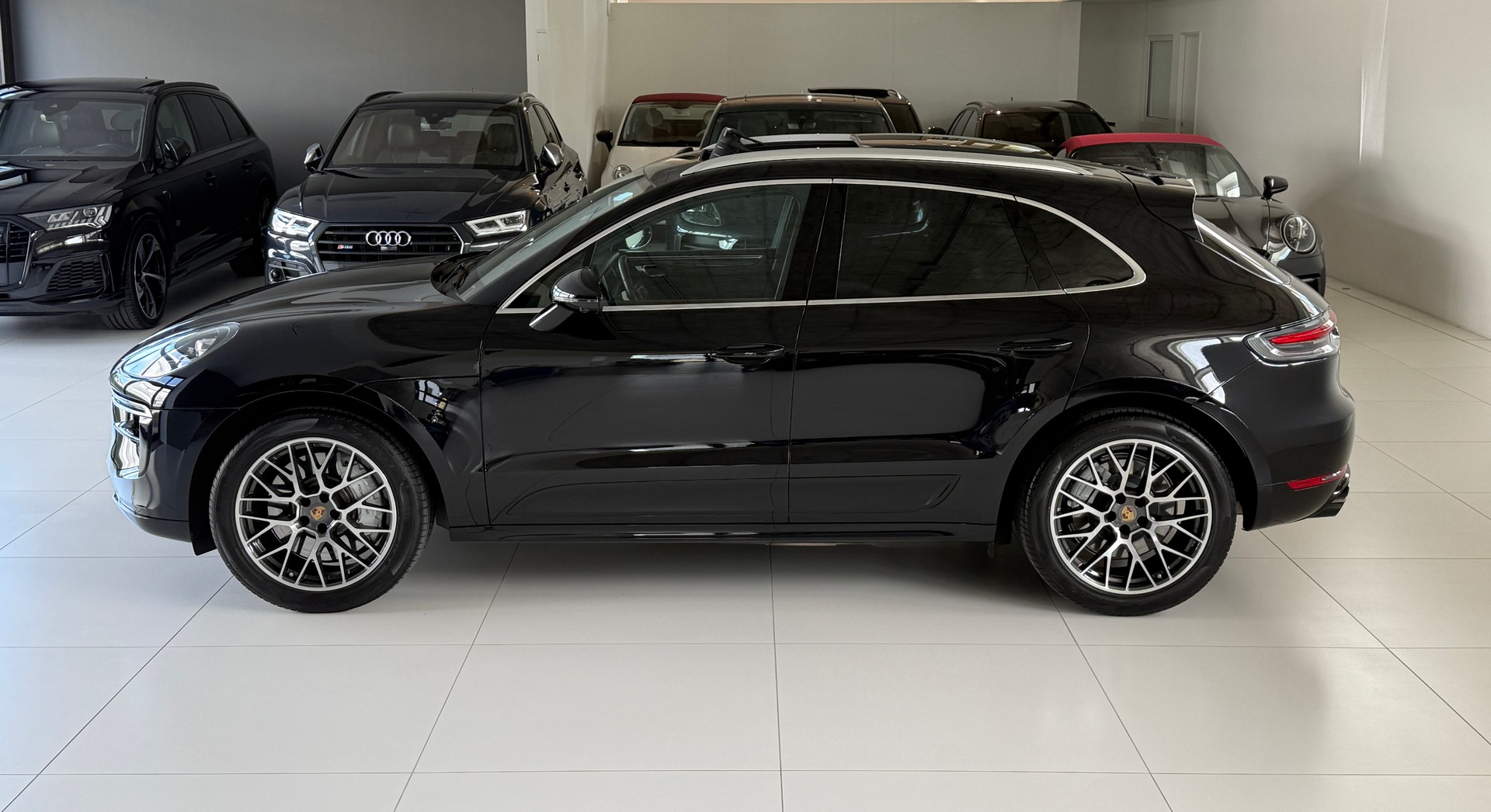 PORSCHE Macan Turbo PDK ***CH-Fahrzeug***Panoramadach***Distanzregler***Lenkradheizung***Luftfederung***Neuwertig***-image-5