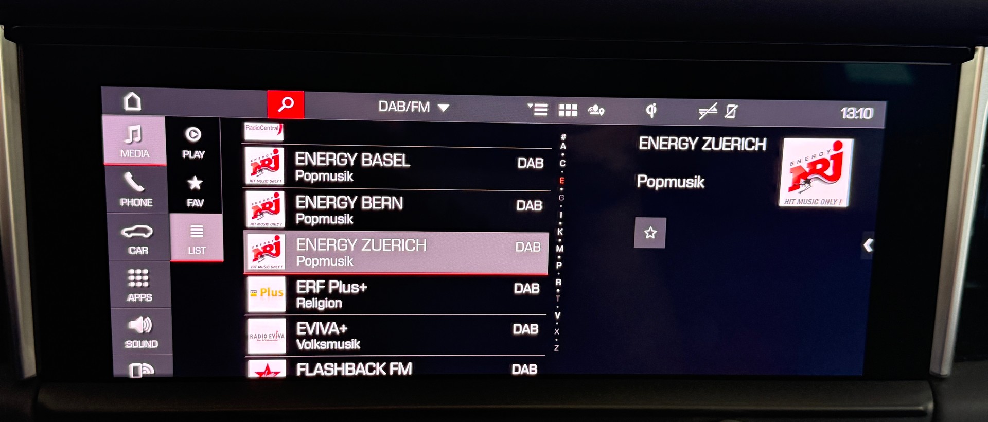 PORSCHE Macan Turbo PDK ***CH-Fahrzeug***Panoramadach***Distanzregler***Lenkradheizung***Luftfederung***Neuwertig***-image-31