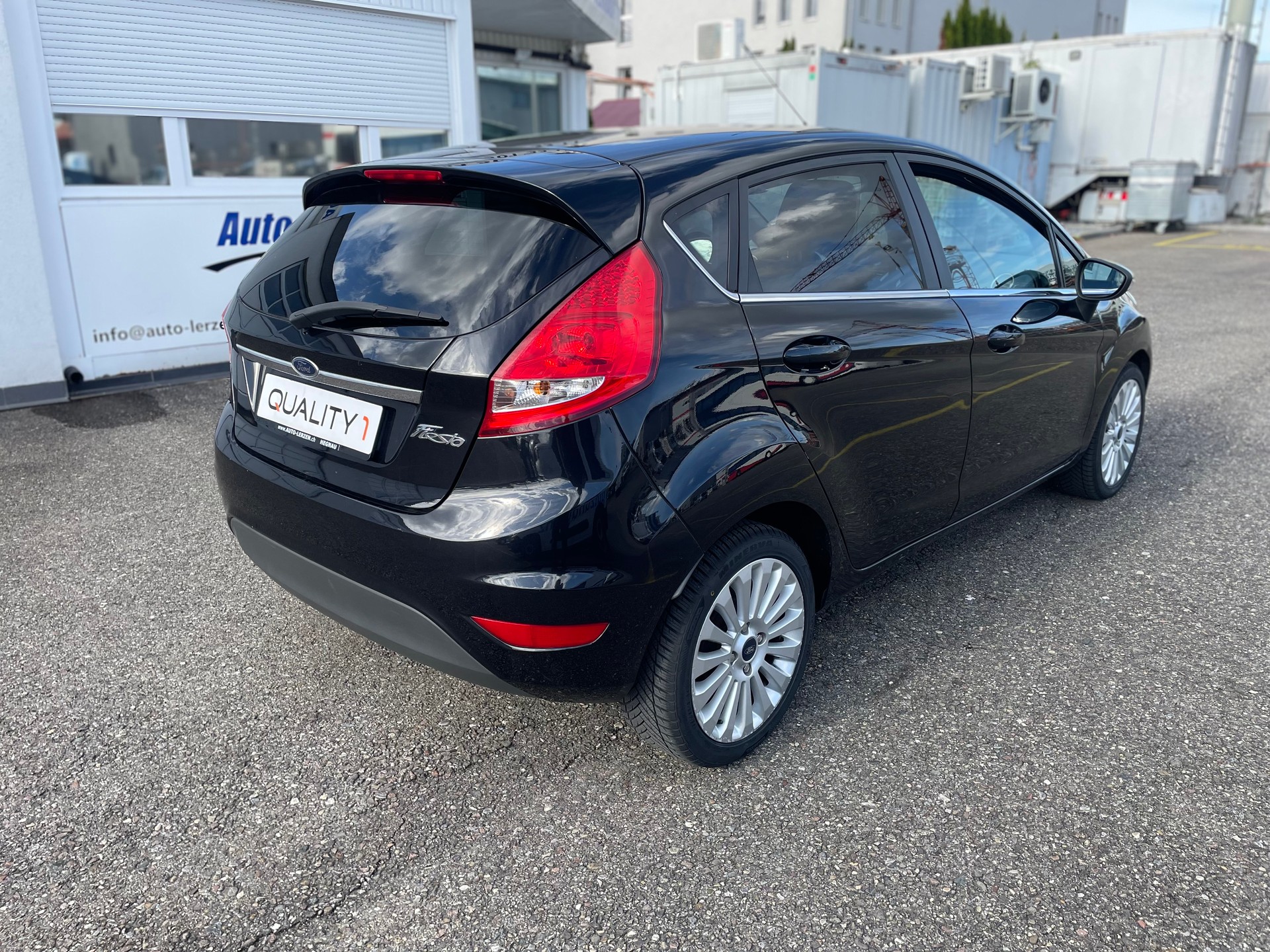 FORD Fiesta 1.4 16V Titanium-image-4