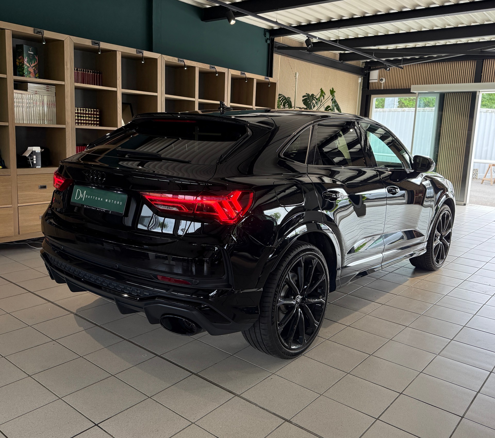 AUDI RS Q3 Sportback quattro S tronic-image-2