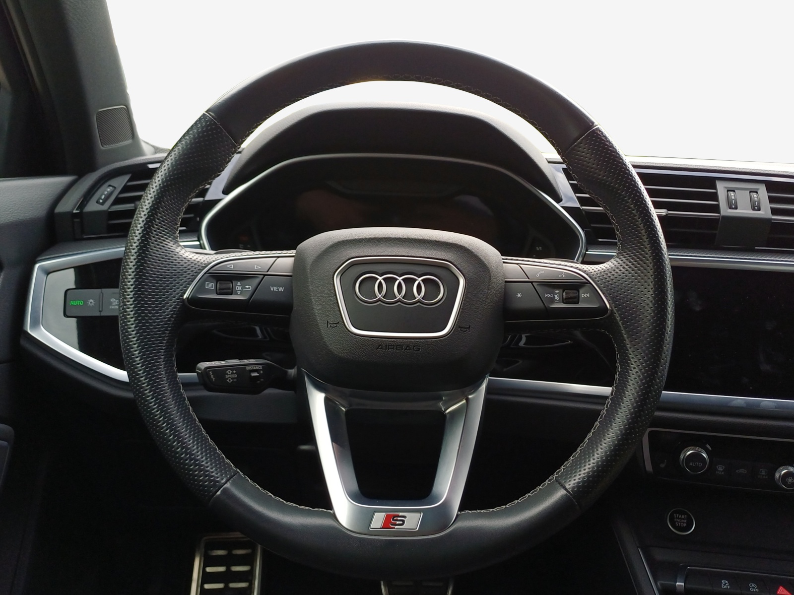 AUDI Q3 35 TDI S line Attraction quattro S-tronic-image-9