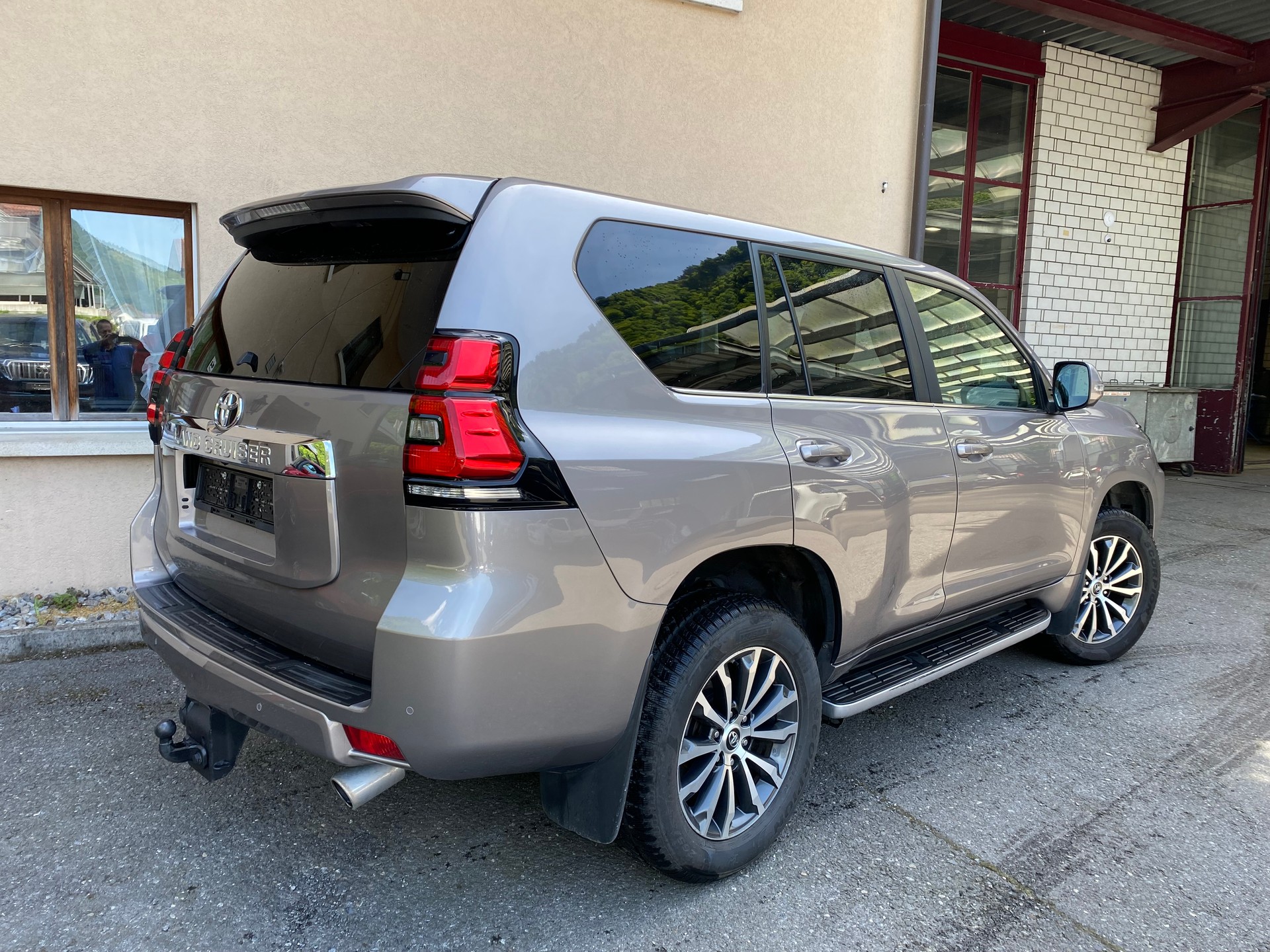 TOYOTA Land Cruiser 2.8TD Premium Automatic-image-10