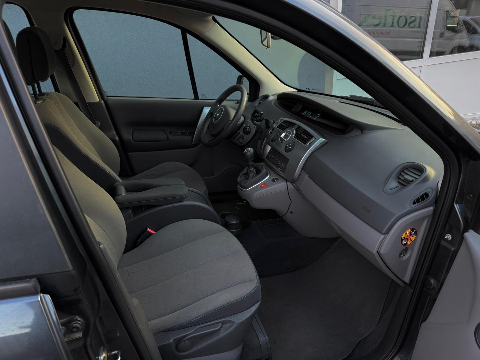 RENAULT Scénic 1.6 16V Fairway-image-8