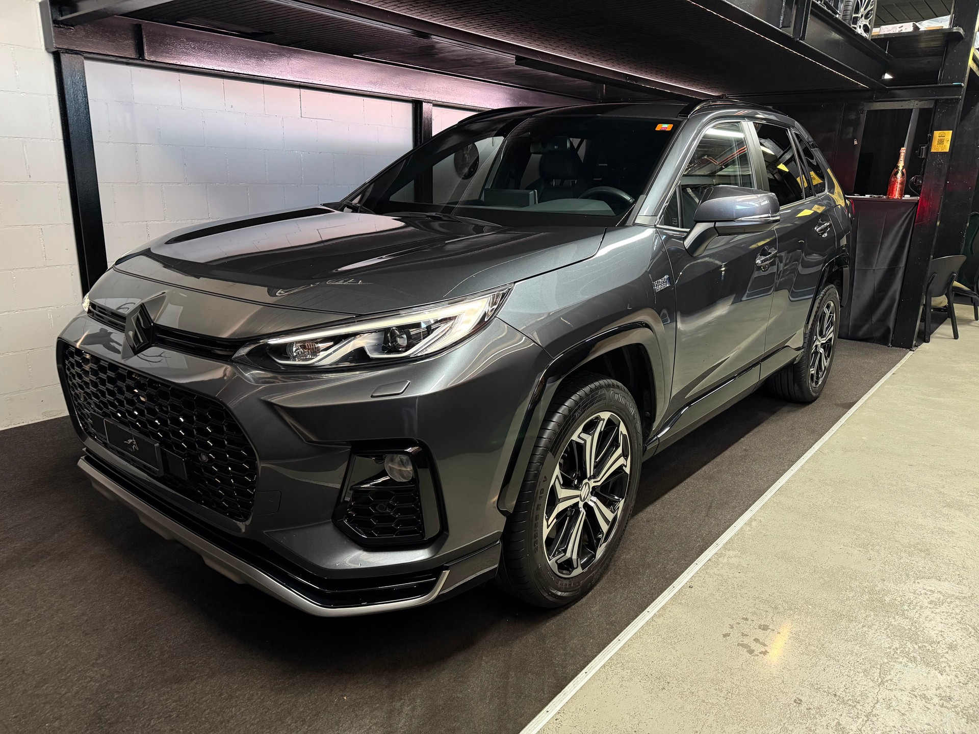 SUZUKI Across 2.5 Plug-in-Hybrid Compact Top E-CVT / TECHNOLOGIE TOYOTA RAV4 / Full Option-showroom-element-1