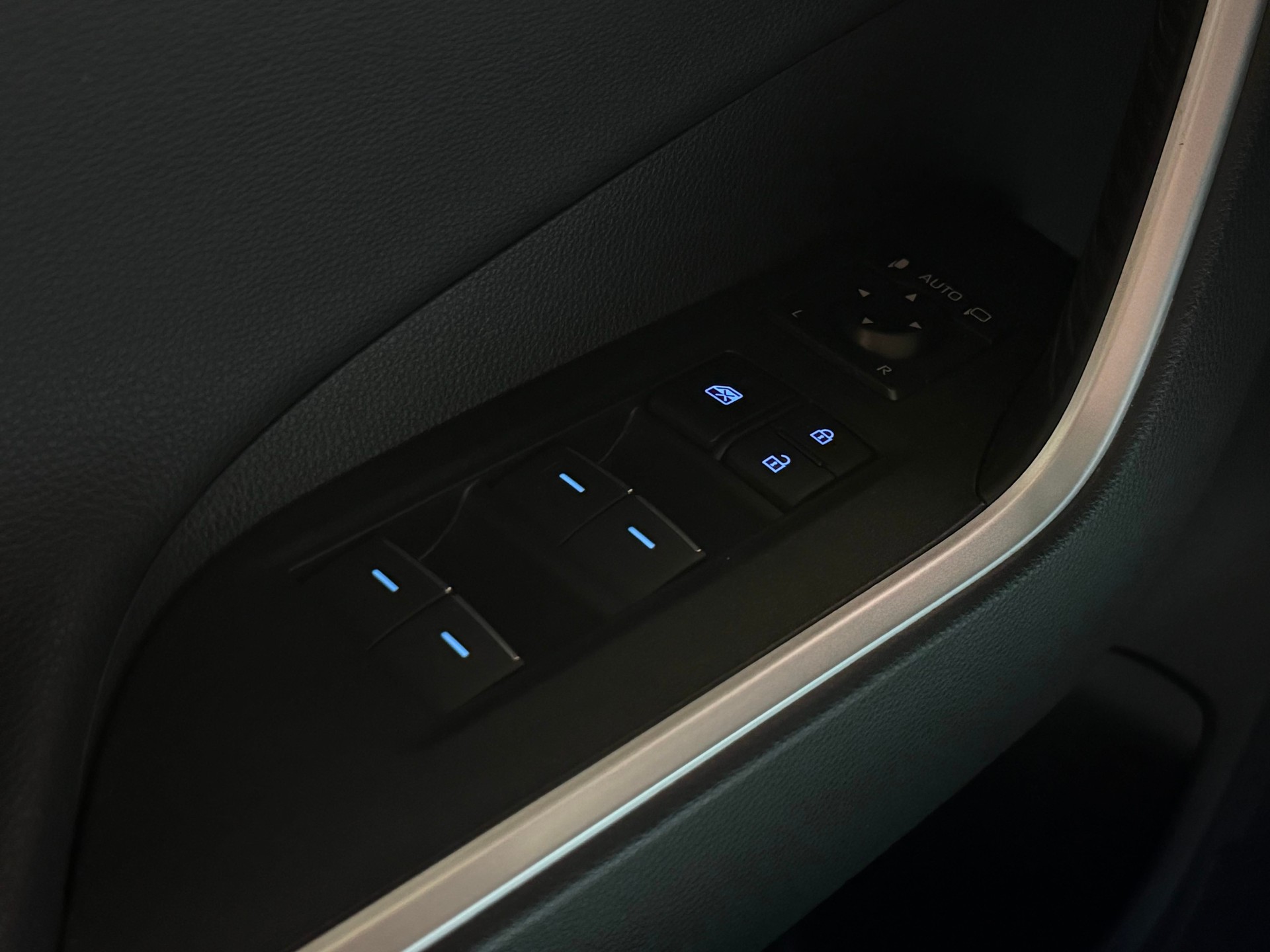 SUZUKI Across 2.5 Plug-in-Hybrid Compact Top E-CVT / TECHNOLOGIE TOYOTA RAV4 / Full Option-image-27