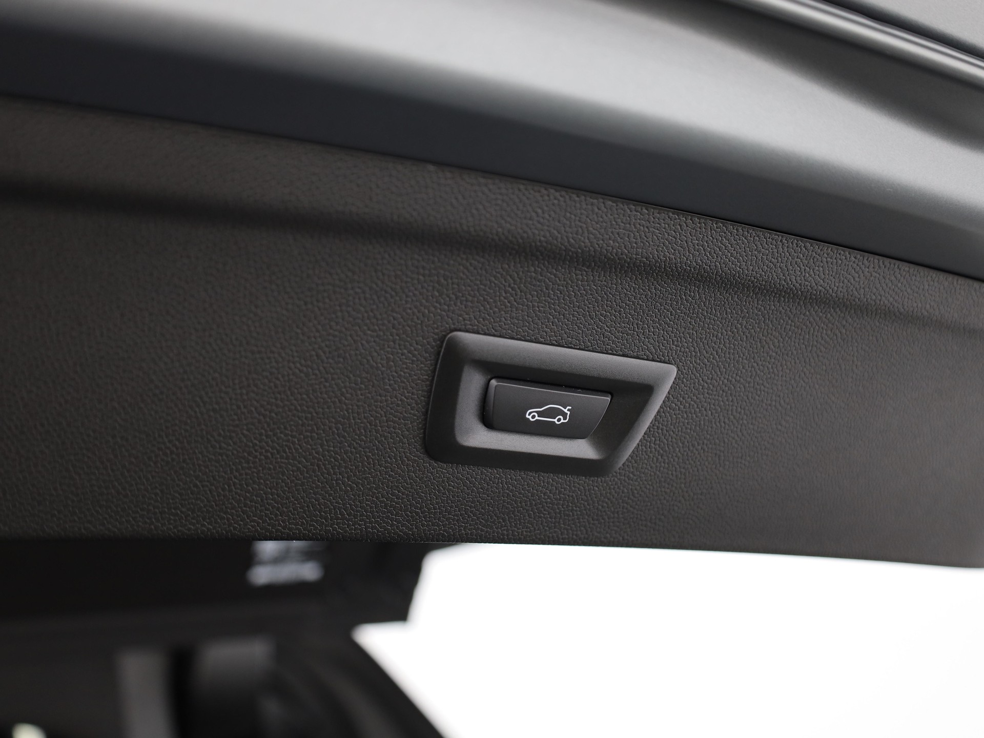 BMW iX xDrive60-image-8