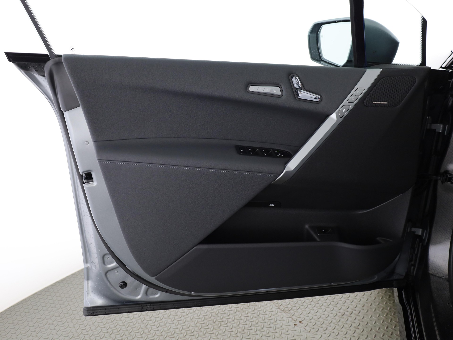BMW iX xDrive60-image-9