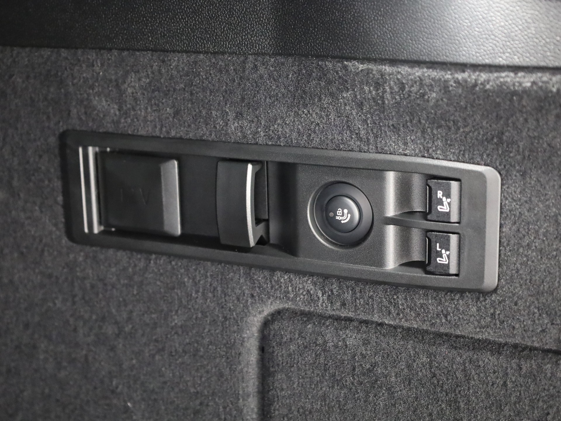 BMW iX xDrive60-image-7