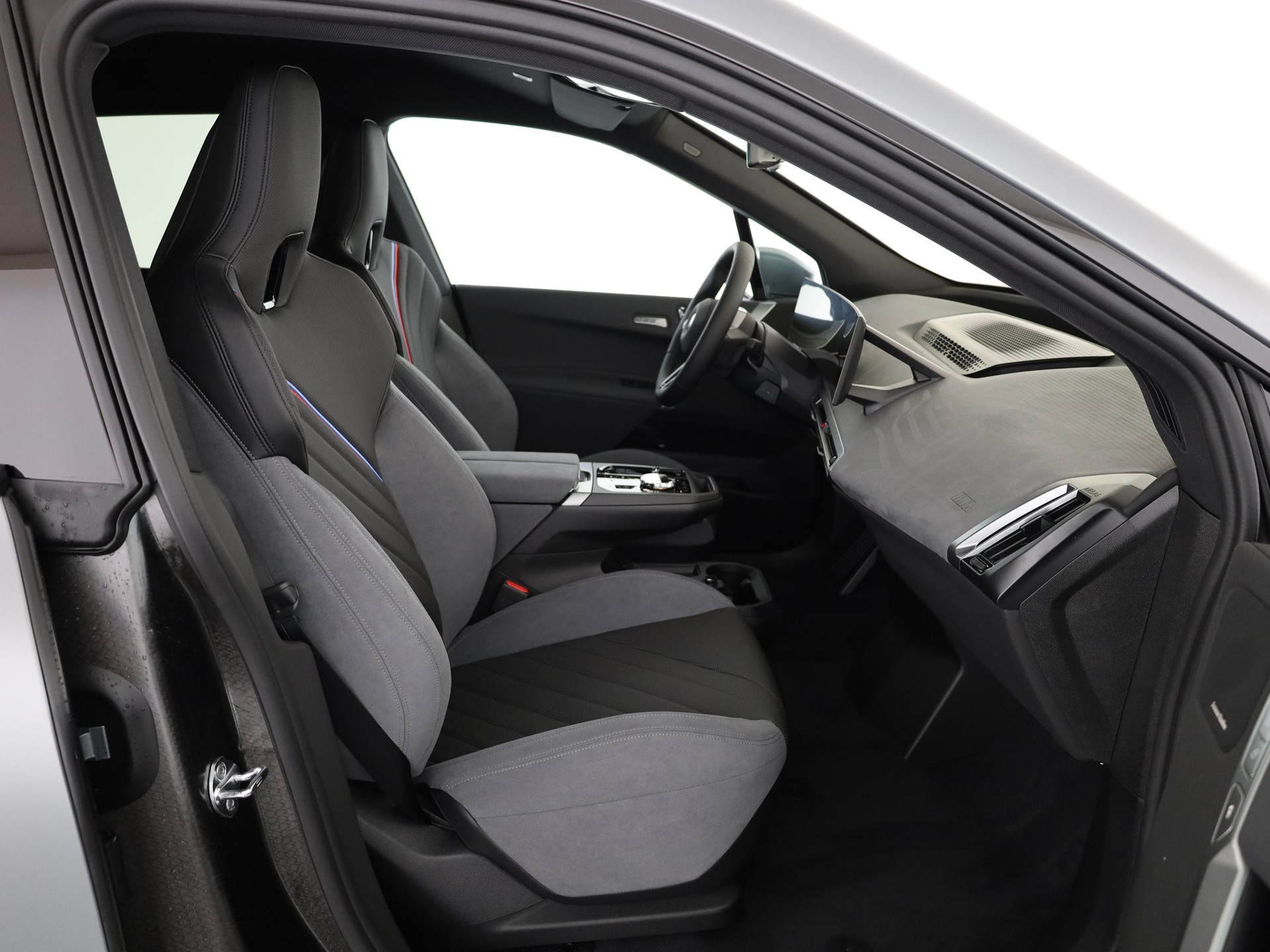 BMW iX xDrive60-image-15