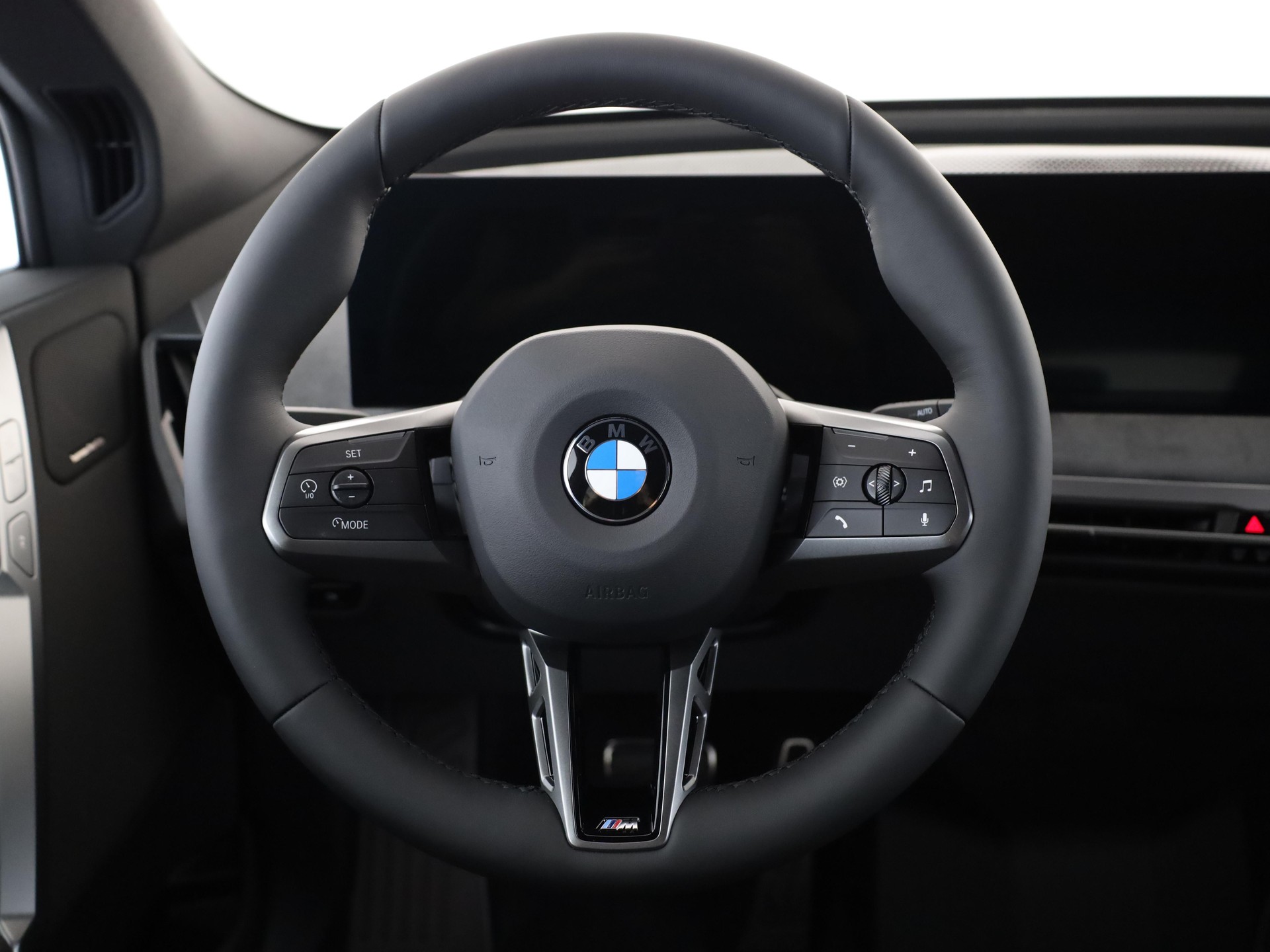 BMW iX xDrive60-image-19