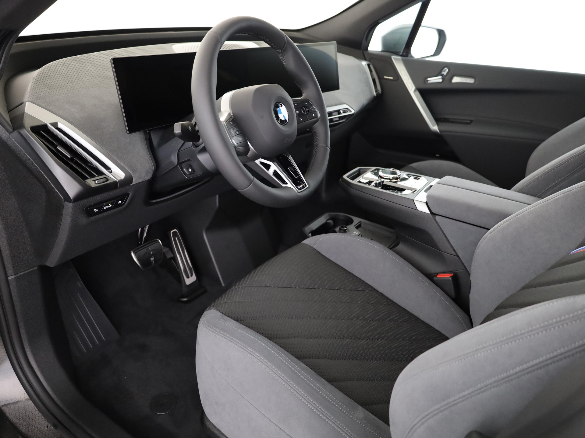 BMW iX xDrive60-image-13
