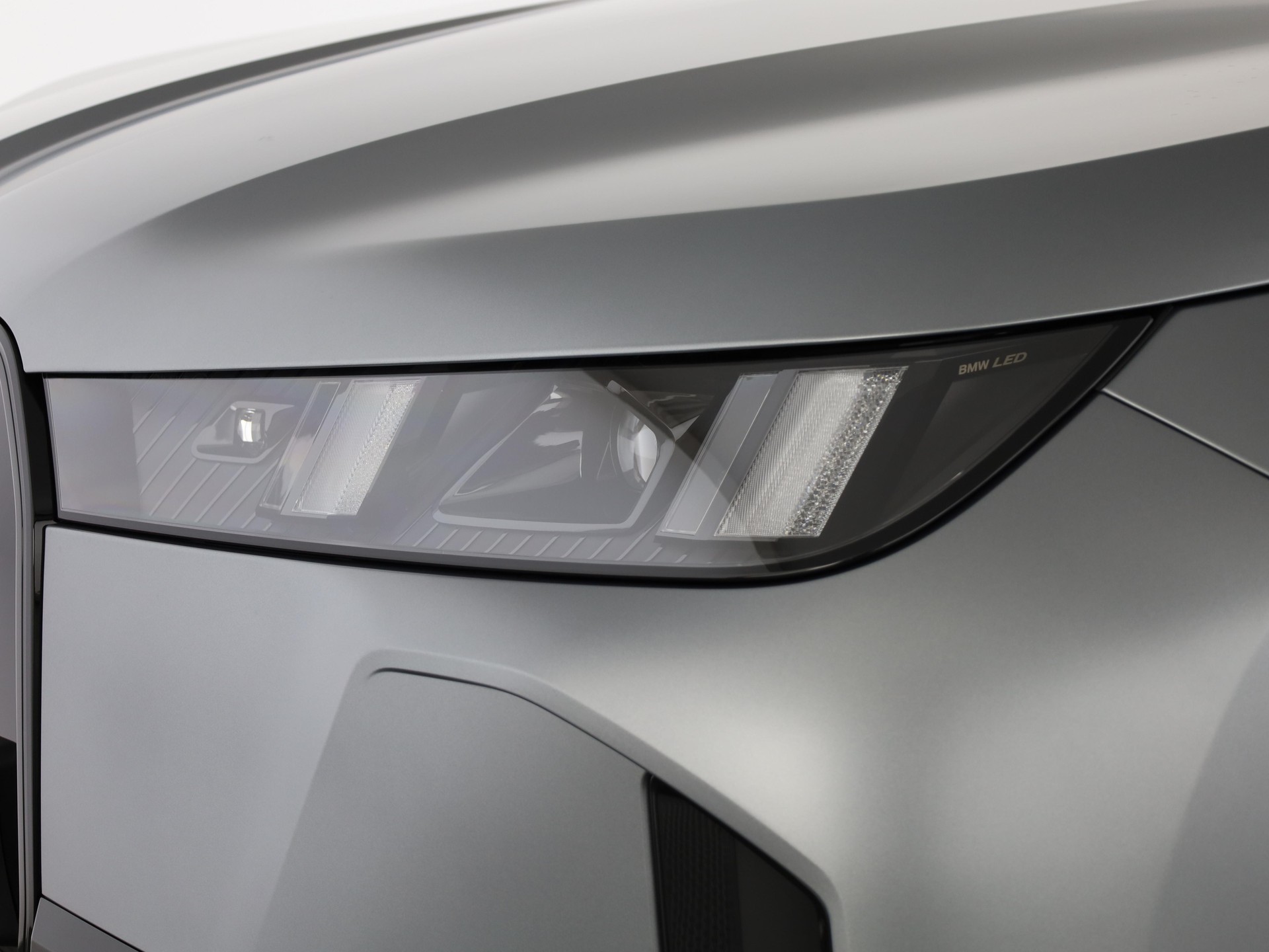 BMW iX xDrive60-image-5