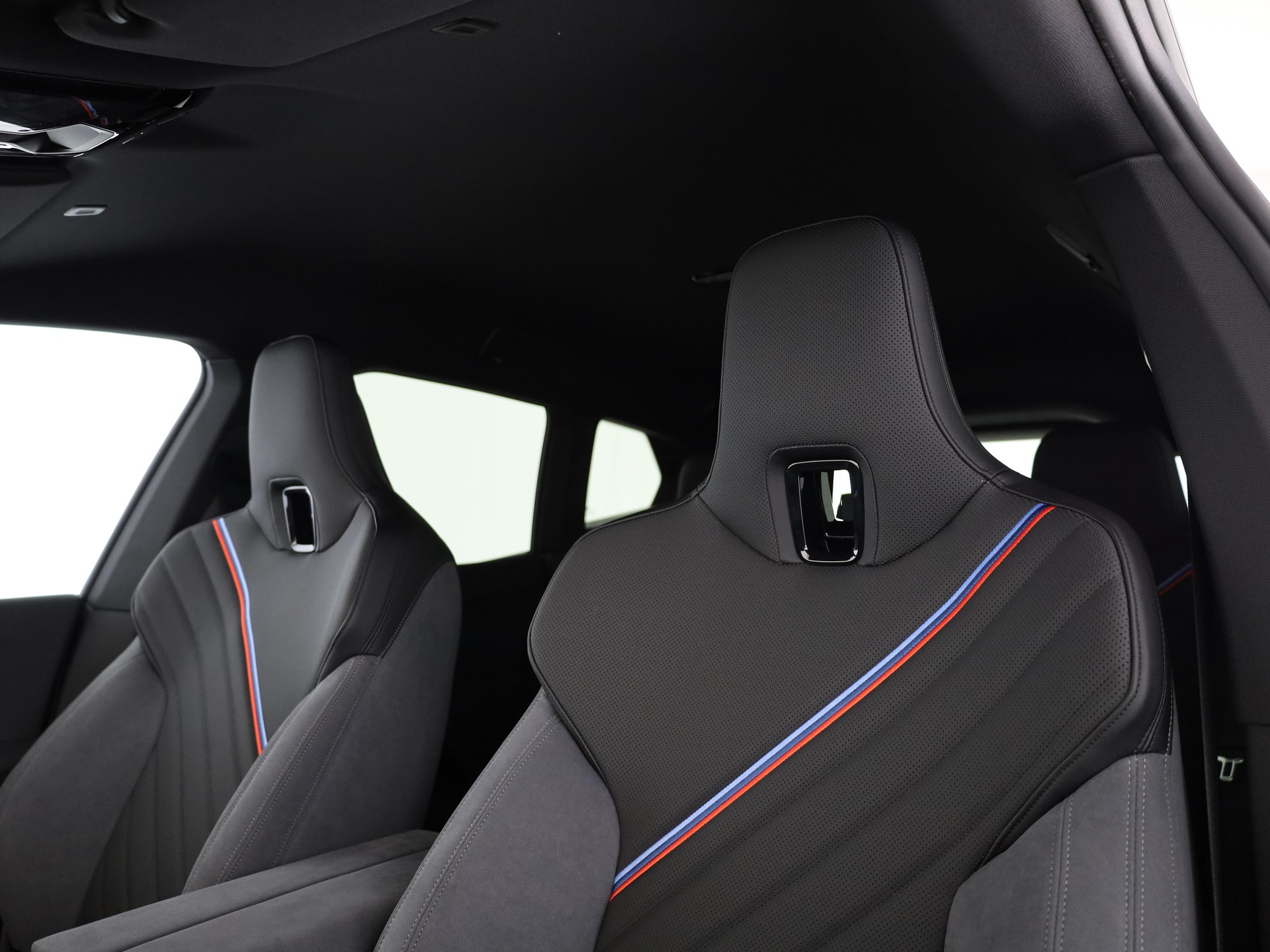 BMW iX xDrive60-image-12