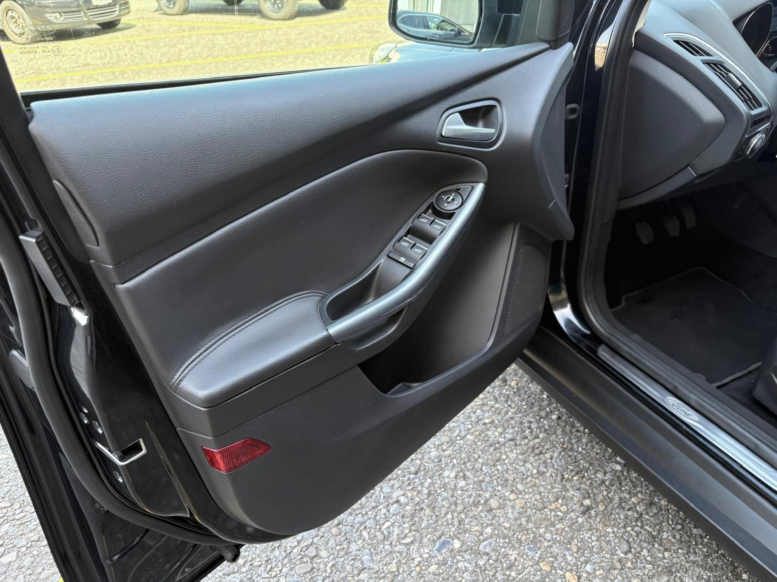 FORD Focus 1.6 SCTi Titanium-image-5